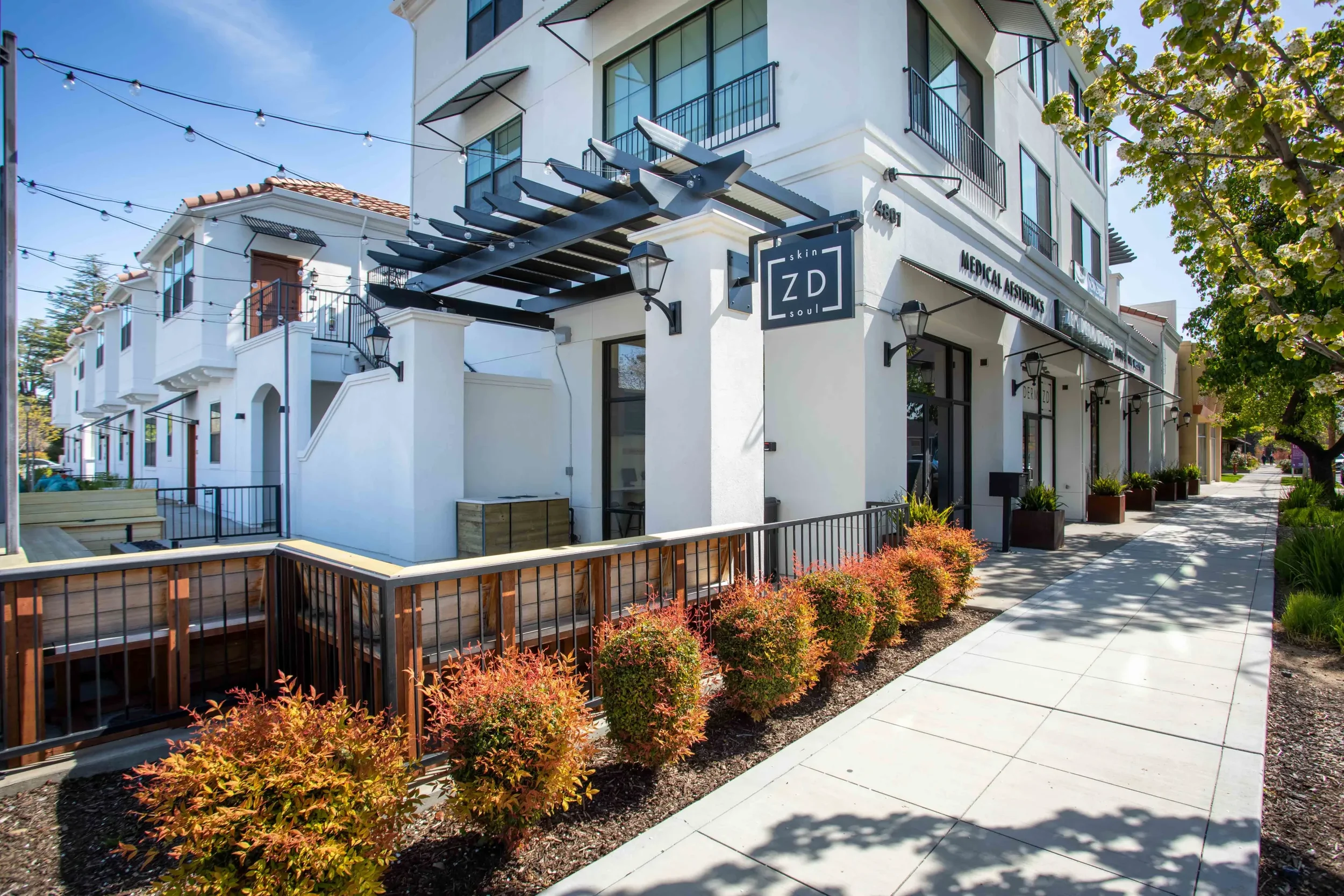 angelino luxury apartments poi-3.webp