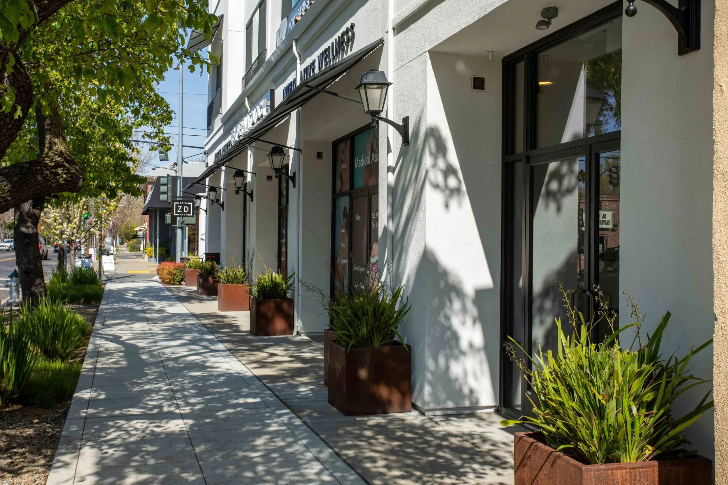 angelino luxury apartments poi-4.jpg