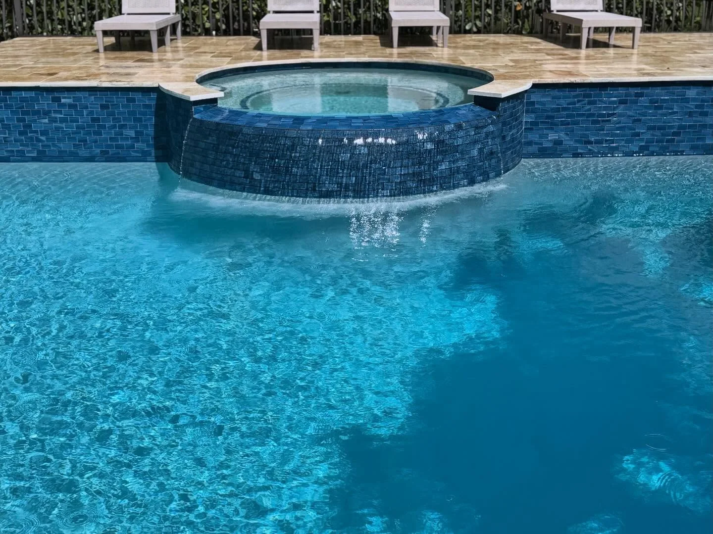 perfect pool days 🍂 can&rsquo;t beat year-round pool weather! 

#BetterCallSalPools