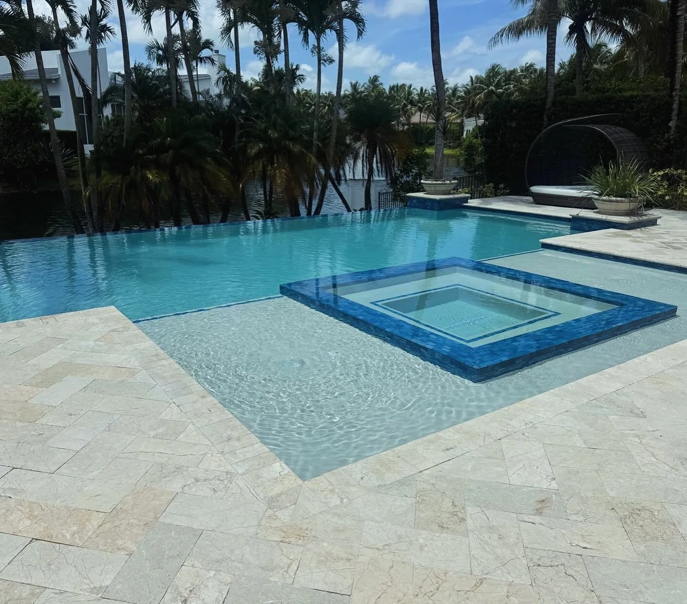 a beautiful project complete, we love the look of this infinity edge ! 
.
.
.
#BetterCallSalPools #PoolRenovation #PoolContractor #FloridaPools