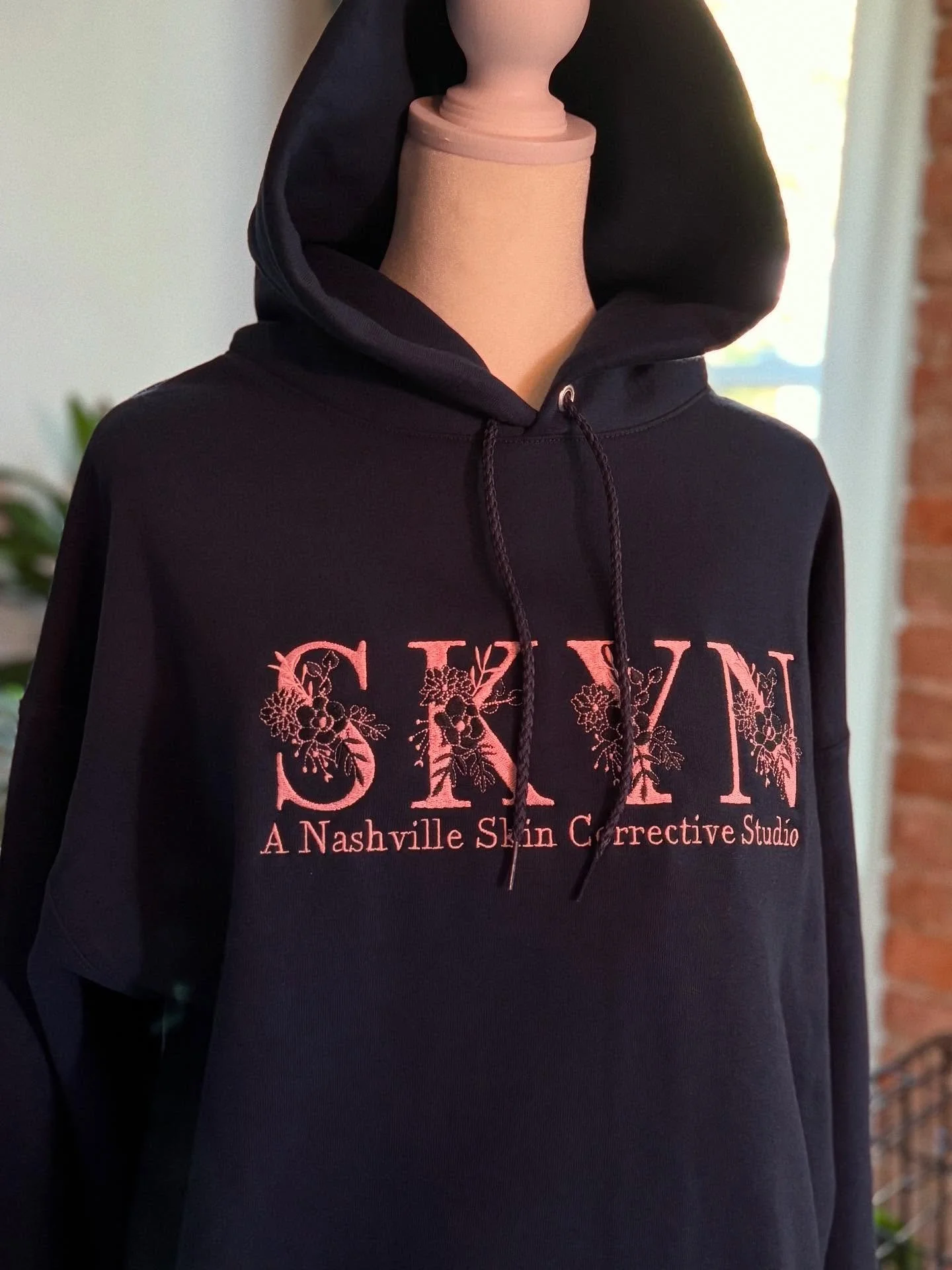 What&rsquo;s better than supporting small business? Supporting WOMEN owned small business! Loved working with Maria from @skyn.nashville and creating these pieces for her 💕

#womensupportingwomen 
#smallbusiness 
#nashvillesmallbusiness 
#womenowned