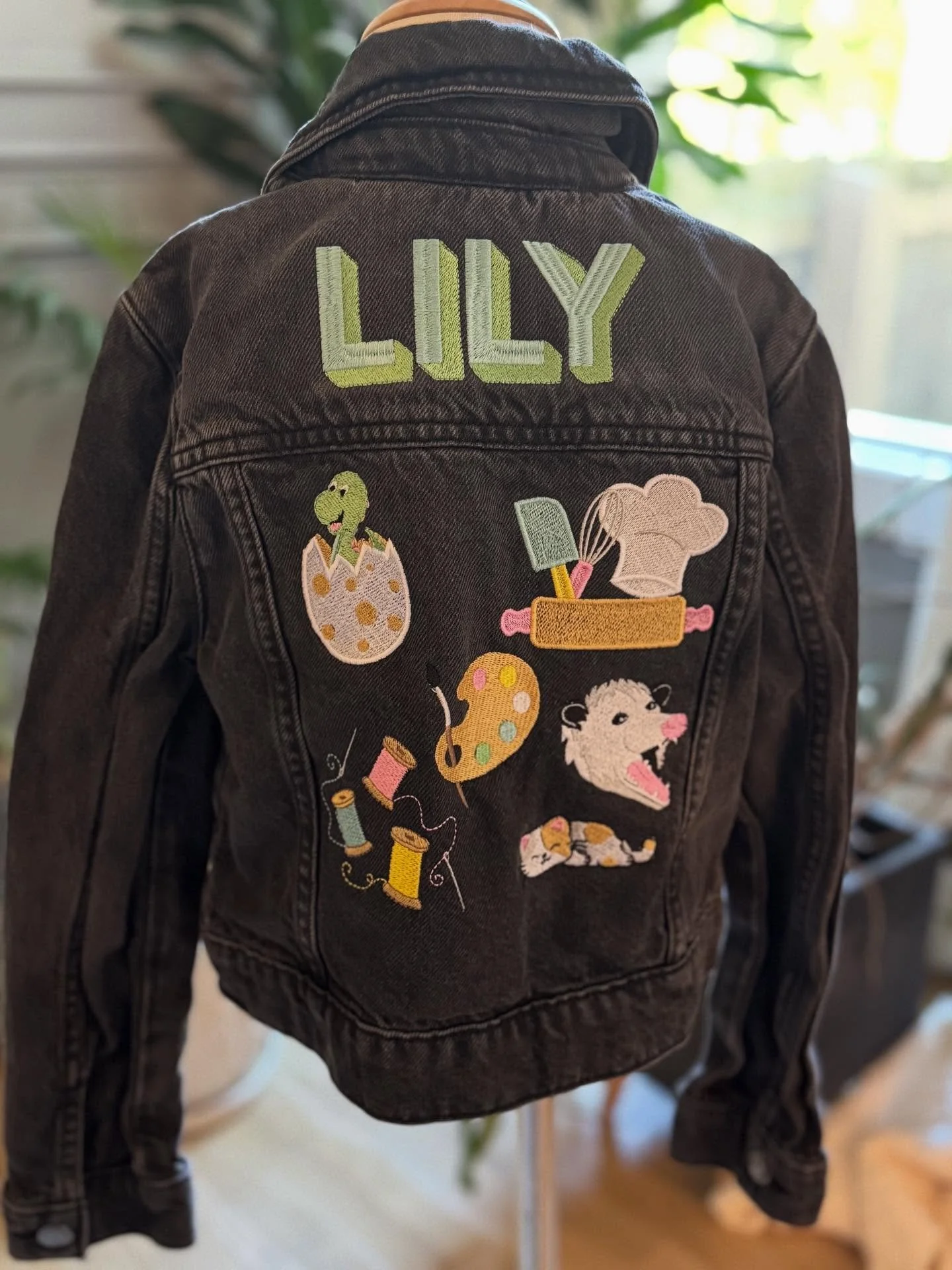 September recap of some recent custom pieces I&rsquo;ve made for birthday gifts, a school fundraiser, and for @marathonpilates

#nashvilleembroidery 
#embroidery