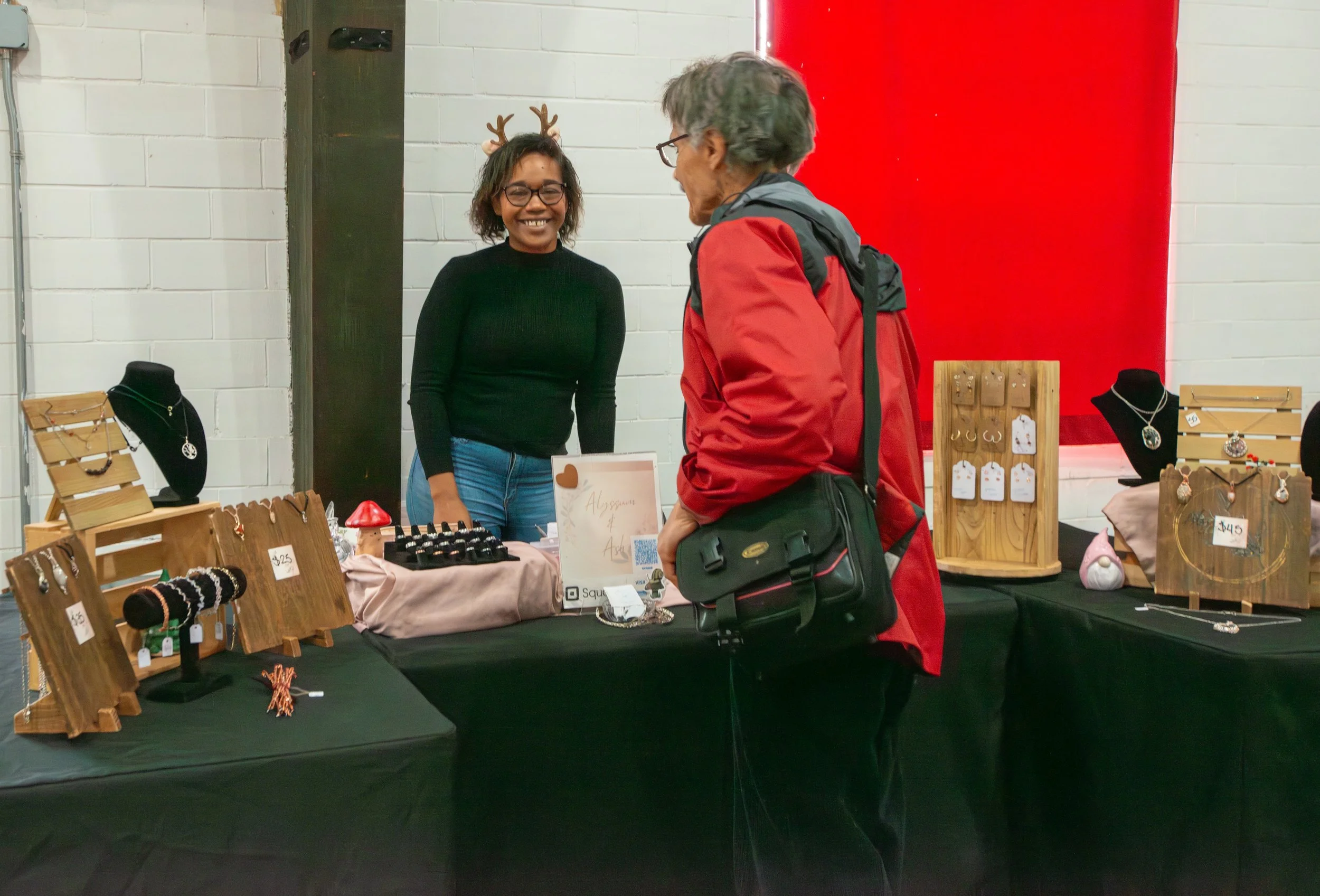 20251115_MVFF_Art Auction & Craft Show-18.JPG