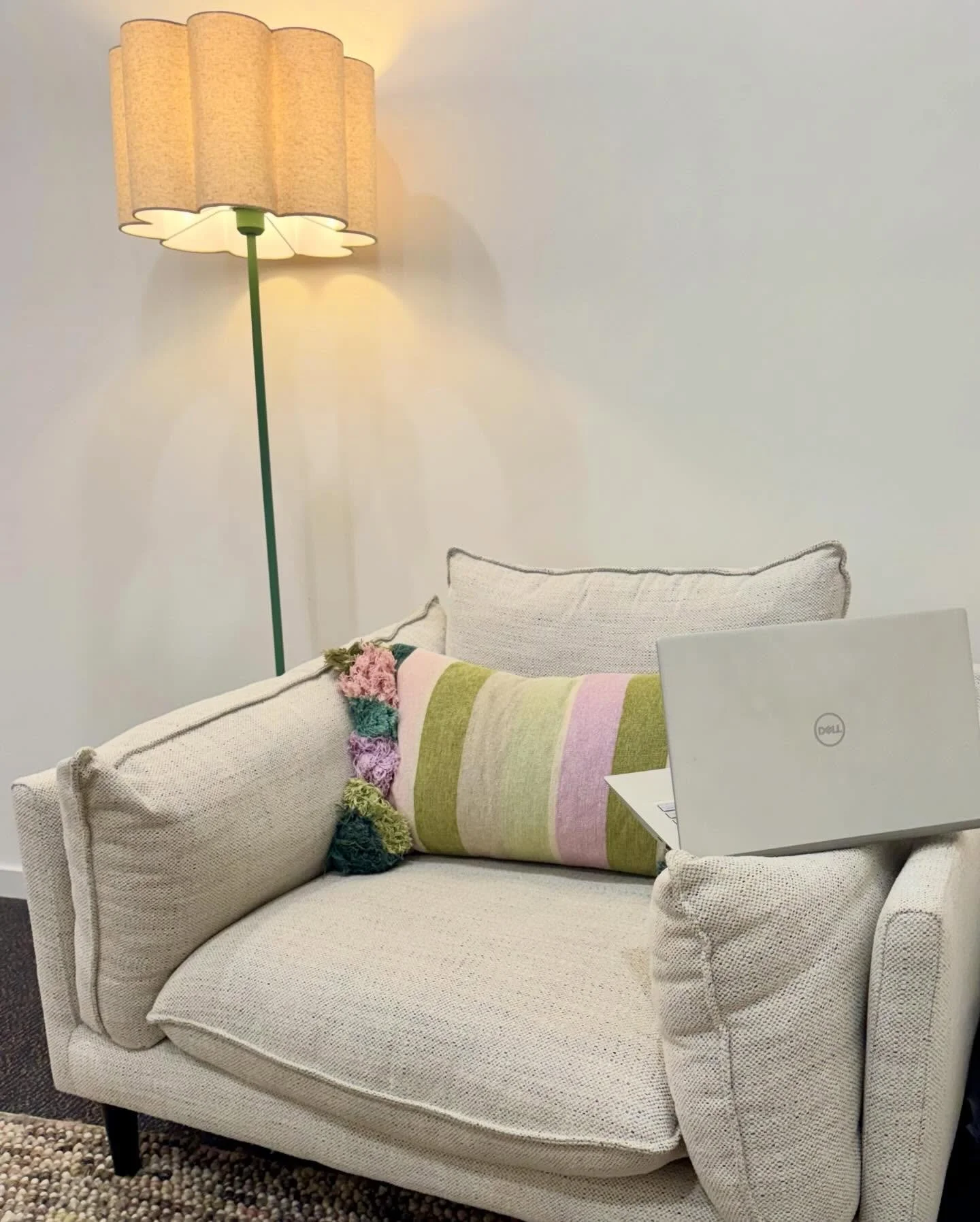 ✨ If you were looking for a therapist, what would matter most to you?

Is it:
Feeling understood?
Qualifications and experience?
A warm personality?
Clear structure?
Shared values?
The vibe of the space?
Telehealth availability?
Someone who challenge