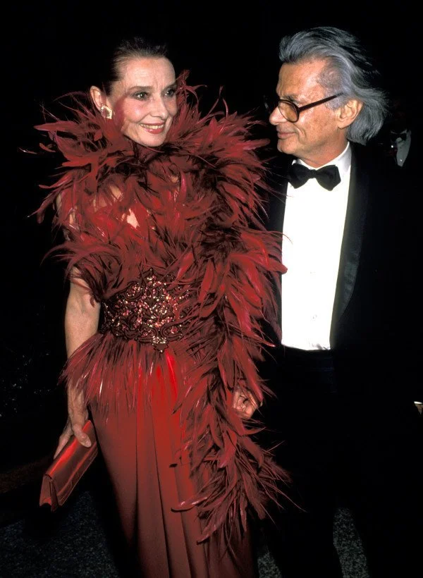 r-AUDREY-HEPBURN-RICHARD-AVEDON-large.jpg