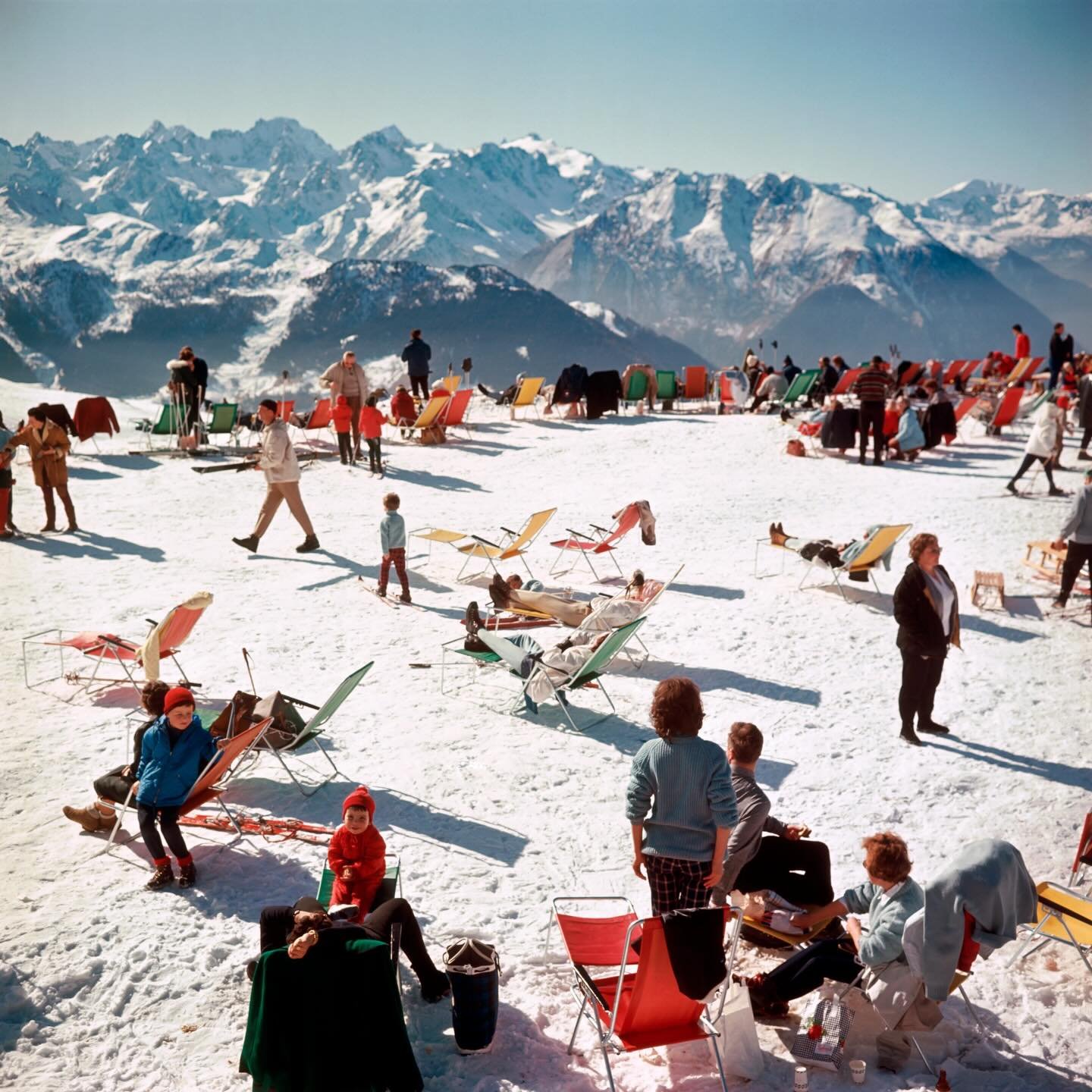 In true Slim Aarons fashion, the mountains become a stage set for leisure at altitude, where technicolor deck chairs scatter across fresh white. Even here, above the clouds, style never takes a day off. 

#slimaarons