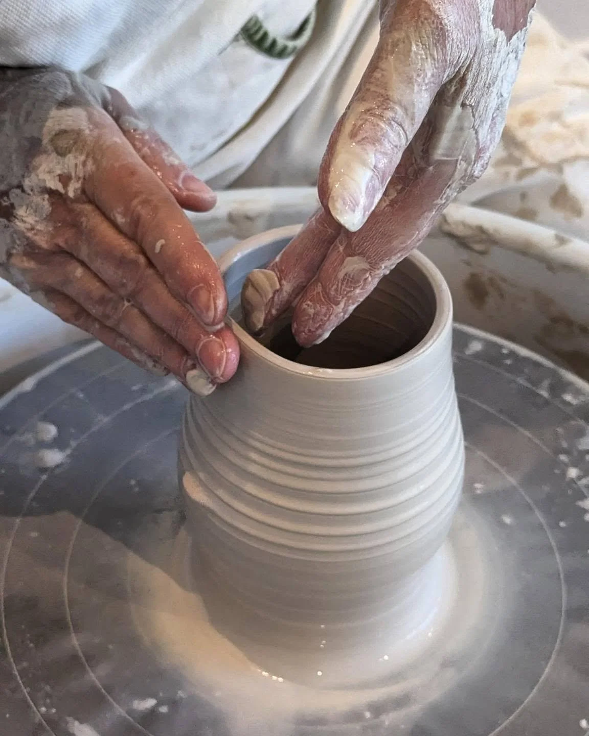 Spring has sprung. 

For those budding potter's looking to up their wheel game or delve head long into the wonders of beginners to advanced technique, pop into our term🌱

Tell me where your pottery game is, which shapes or styles would you like to e