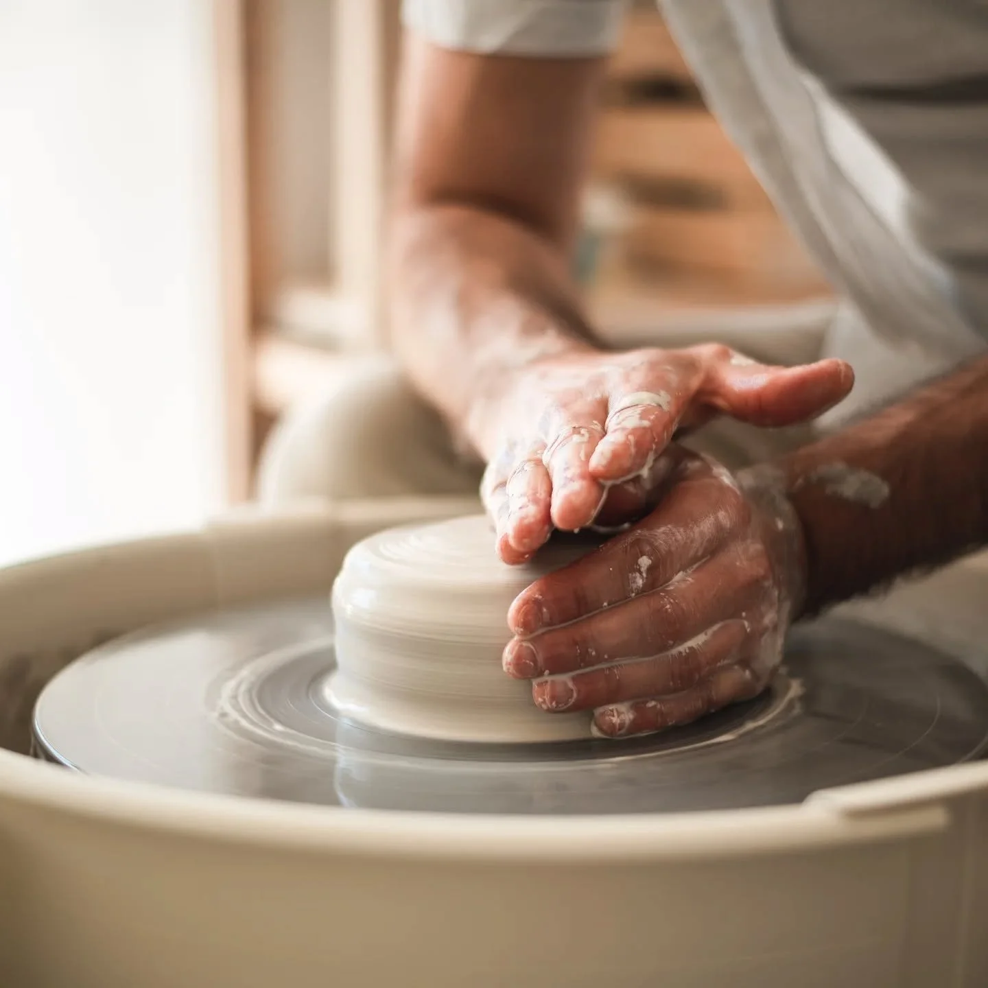 February Wheel term dates now open for bookings!

There's a beautiful circulation happening within the studio community, with beginner students gaining confidence and foundation skills, experienced students exploring complex shapes and unique designs