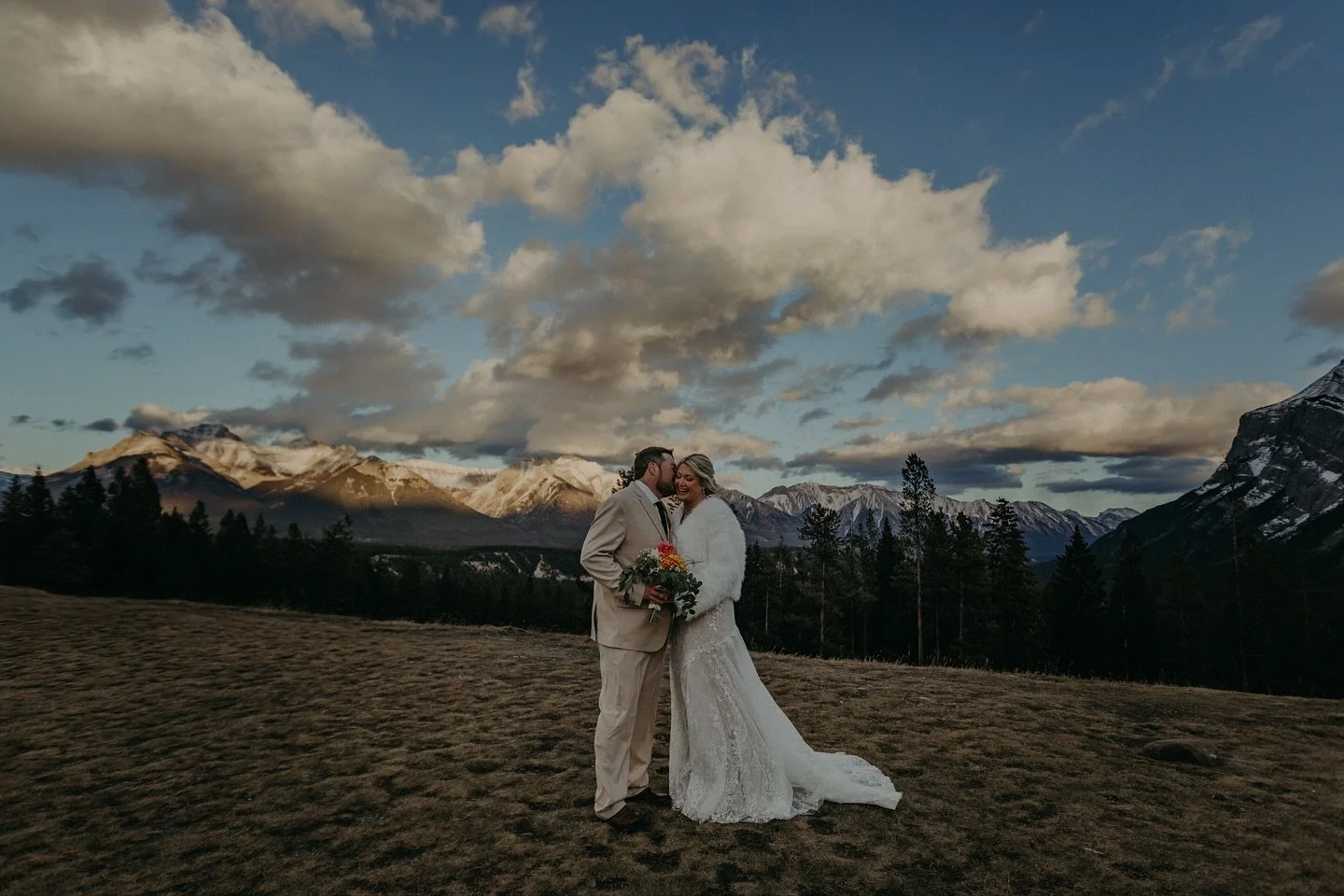 ~Your My Always~

I adored every single part of this wedding except&hellip; the freezing wind 😂 that being said it was still a beautiful ceremony and everyone enjoyed the view.
