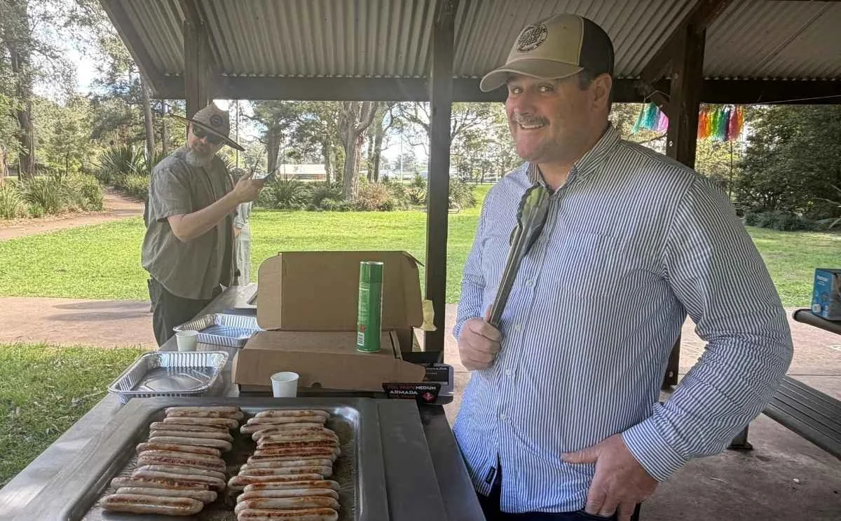 AMEP students enjoying a traditional Aussie sausage sizzle during a community gathering