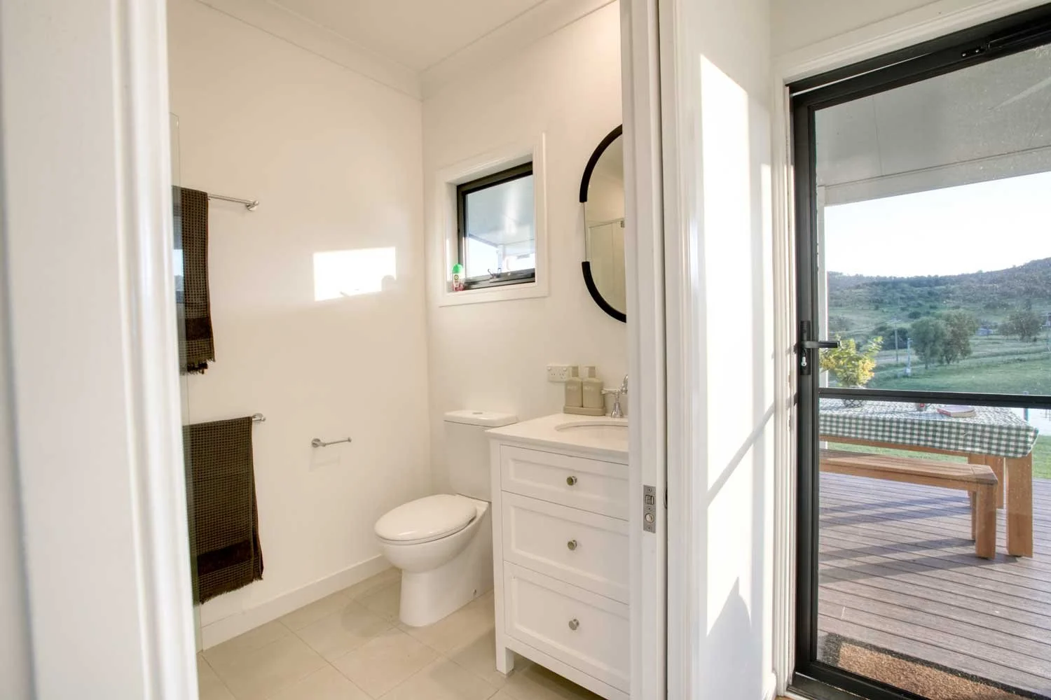 the-cabin-windy-hills-farm-bathroom-2.jpg