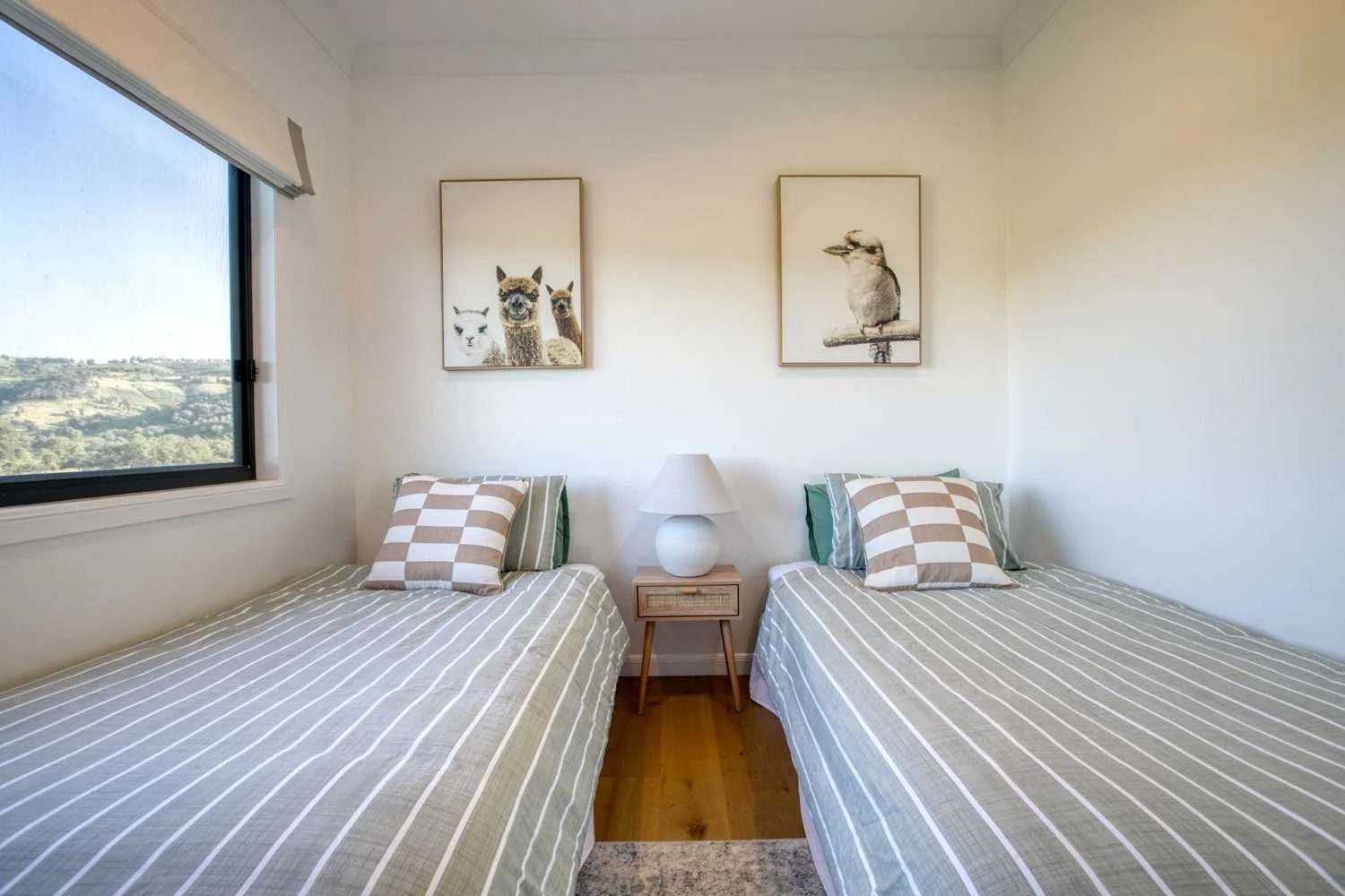 the-cabin-windy-hills-farm-bedroom2-1.jpg