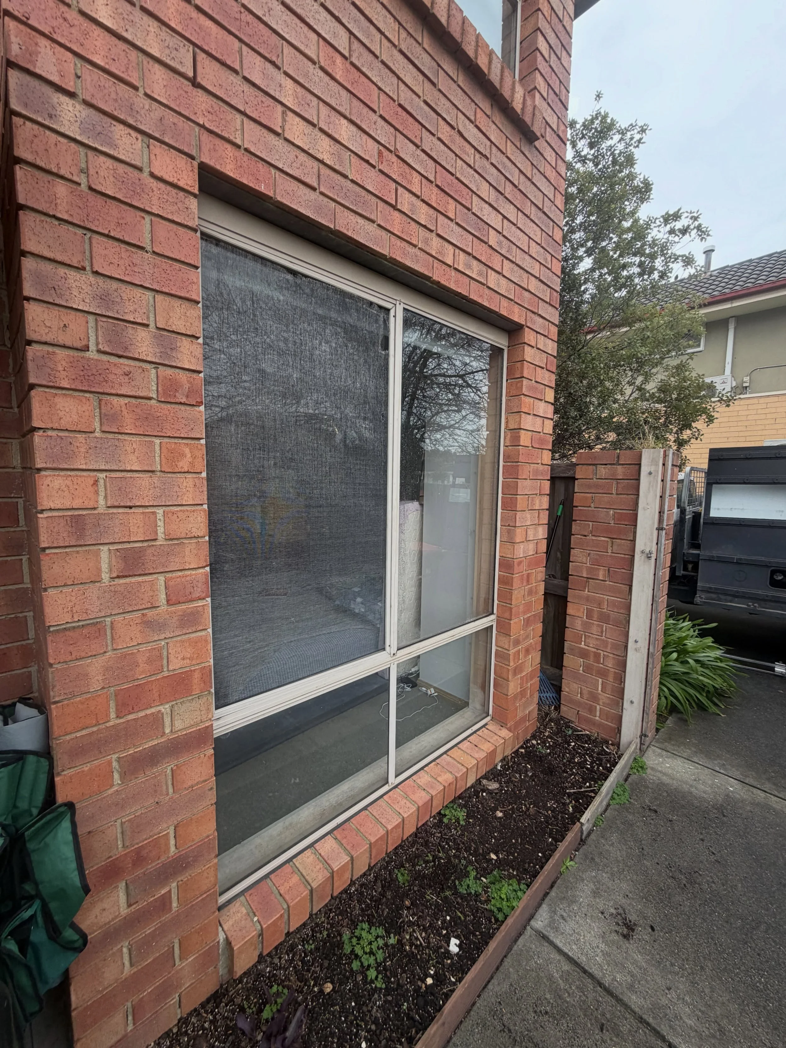 Quick replacement before our clients inspection!

#glassreplacement #safetyglass #aluminiumframe #originalpropertygroup
