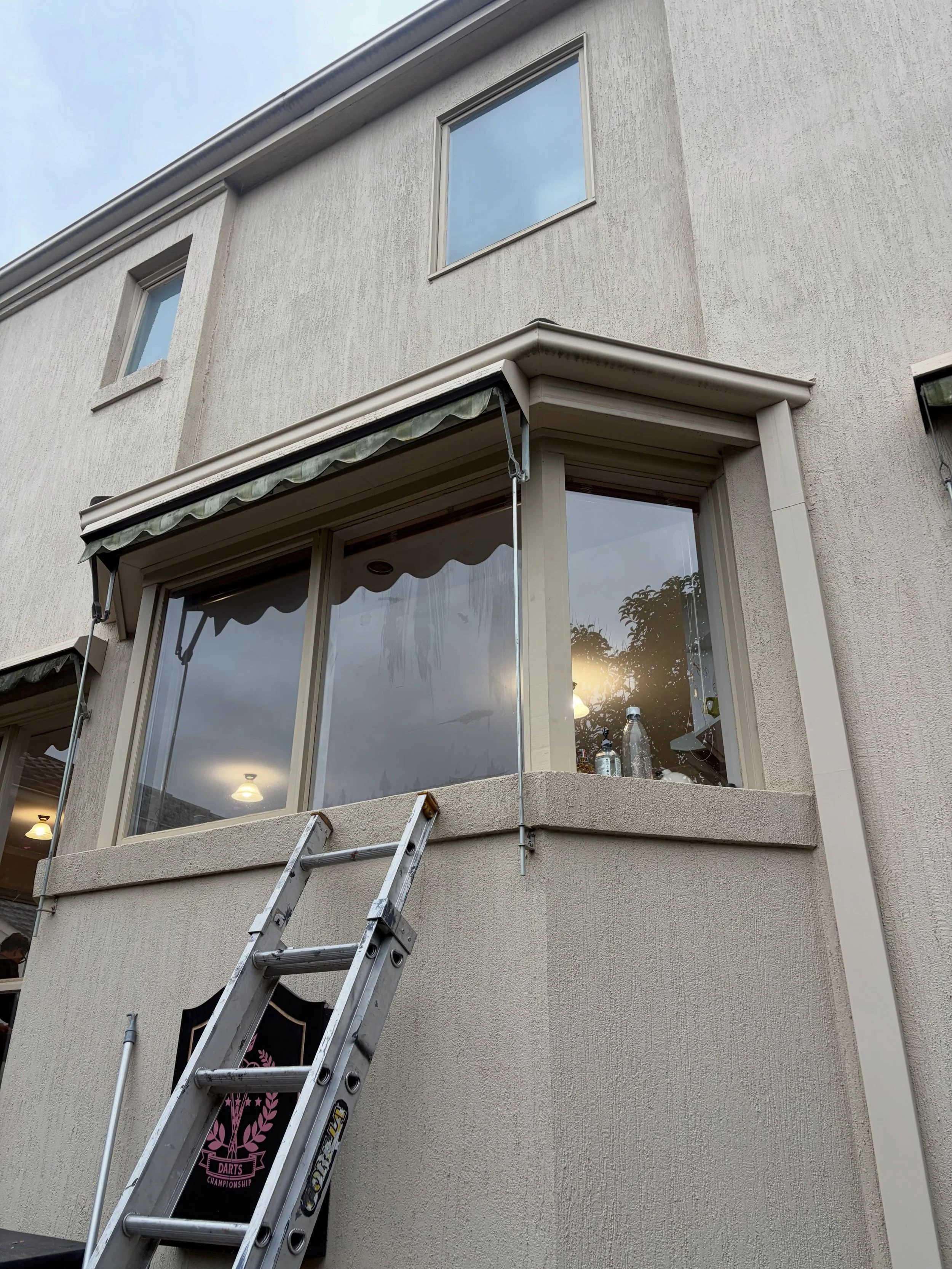 Another broken window out and a new glass panel supplied and installed for one of our many Real Estate Clients. 🪟 🏠 
#melbourneglass #originalglazing #originalpropertygroup #glassreplacementmelbourne