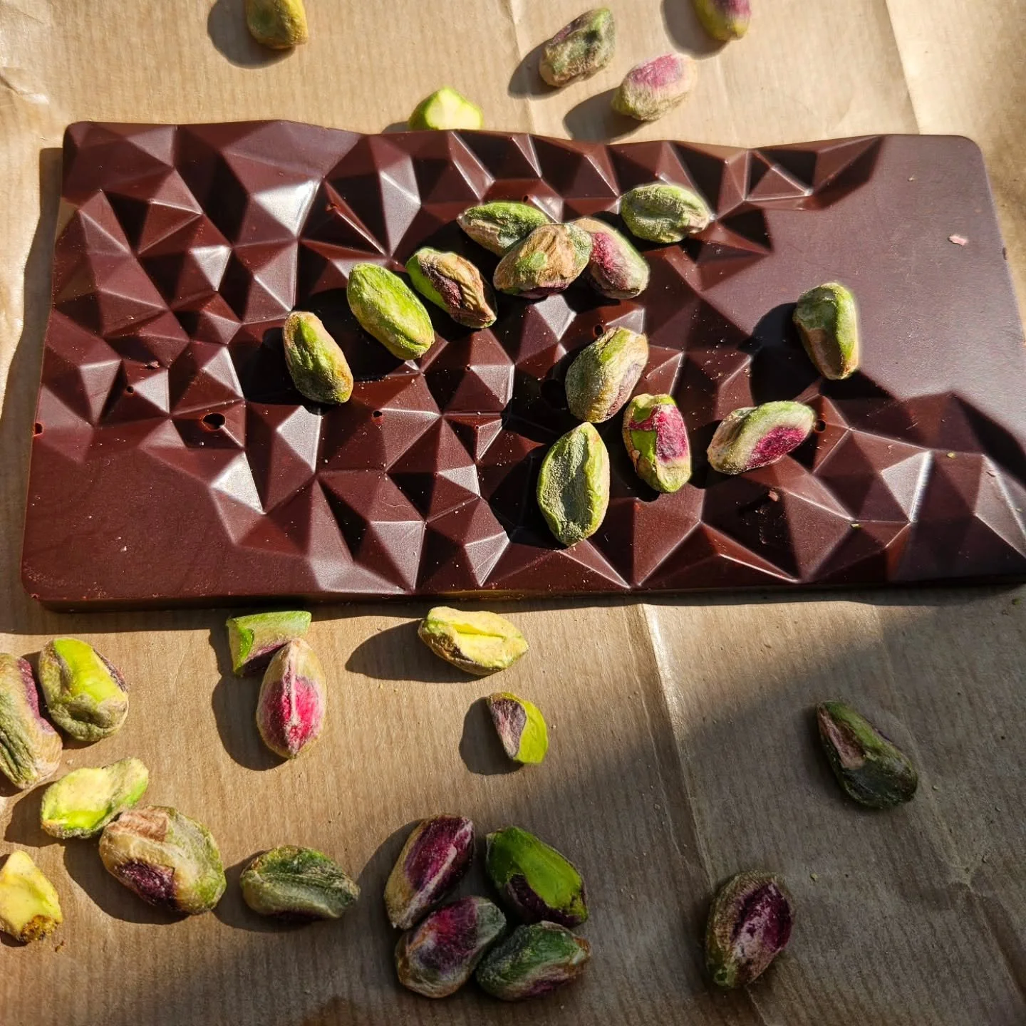 Easter specials🐤 

Pistachio chocolate bar &euro;11
#bauxpastry