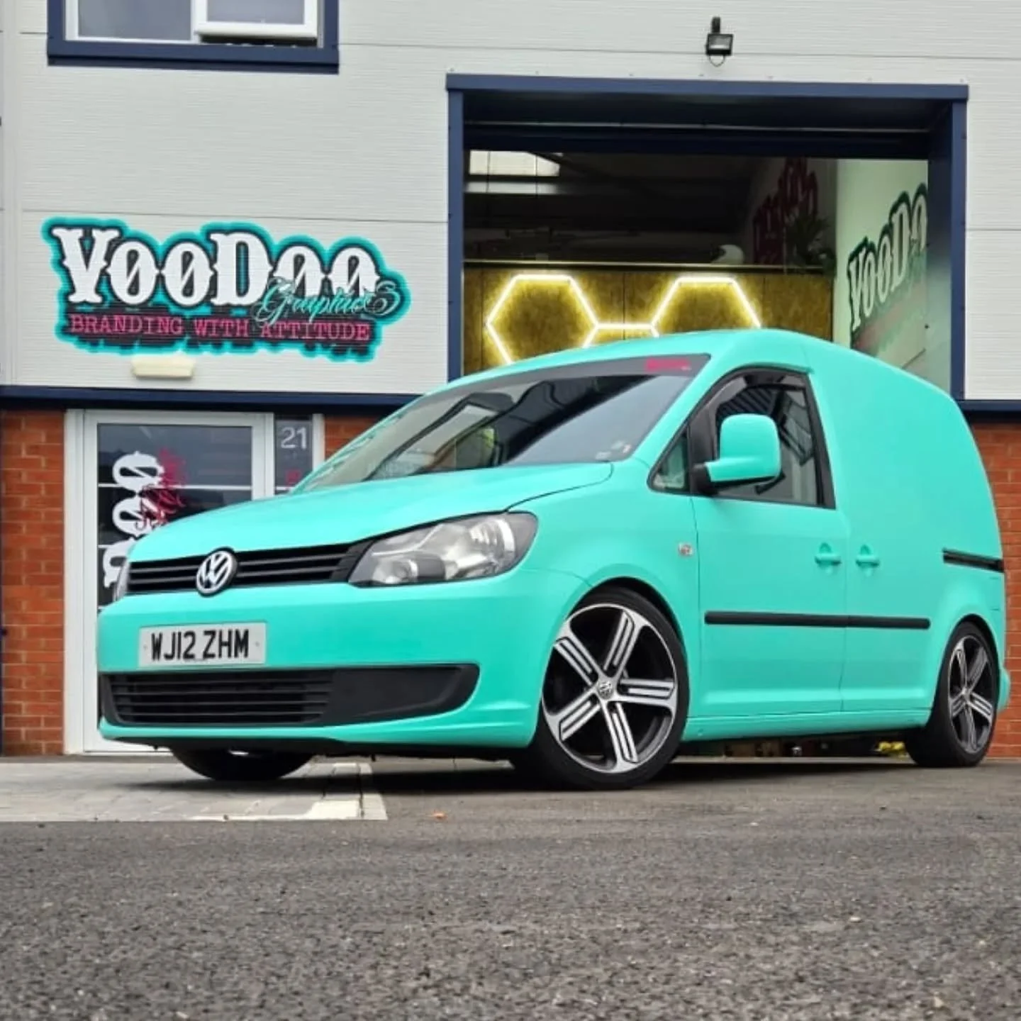 Hello New Friend 👀 

Things have gone a bit mad on the trade side, so we've picked up some new wheels to keep up! 

The boys finished wrapping the new Caddy yesterday - still a few bits to go on, but it's already looking sick 👌🏻 

Keep your eyes p