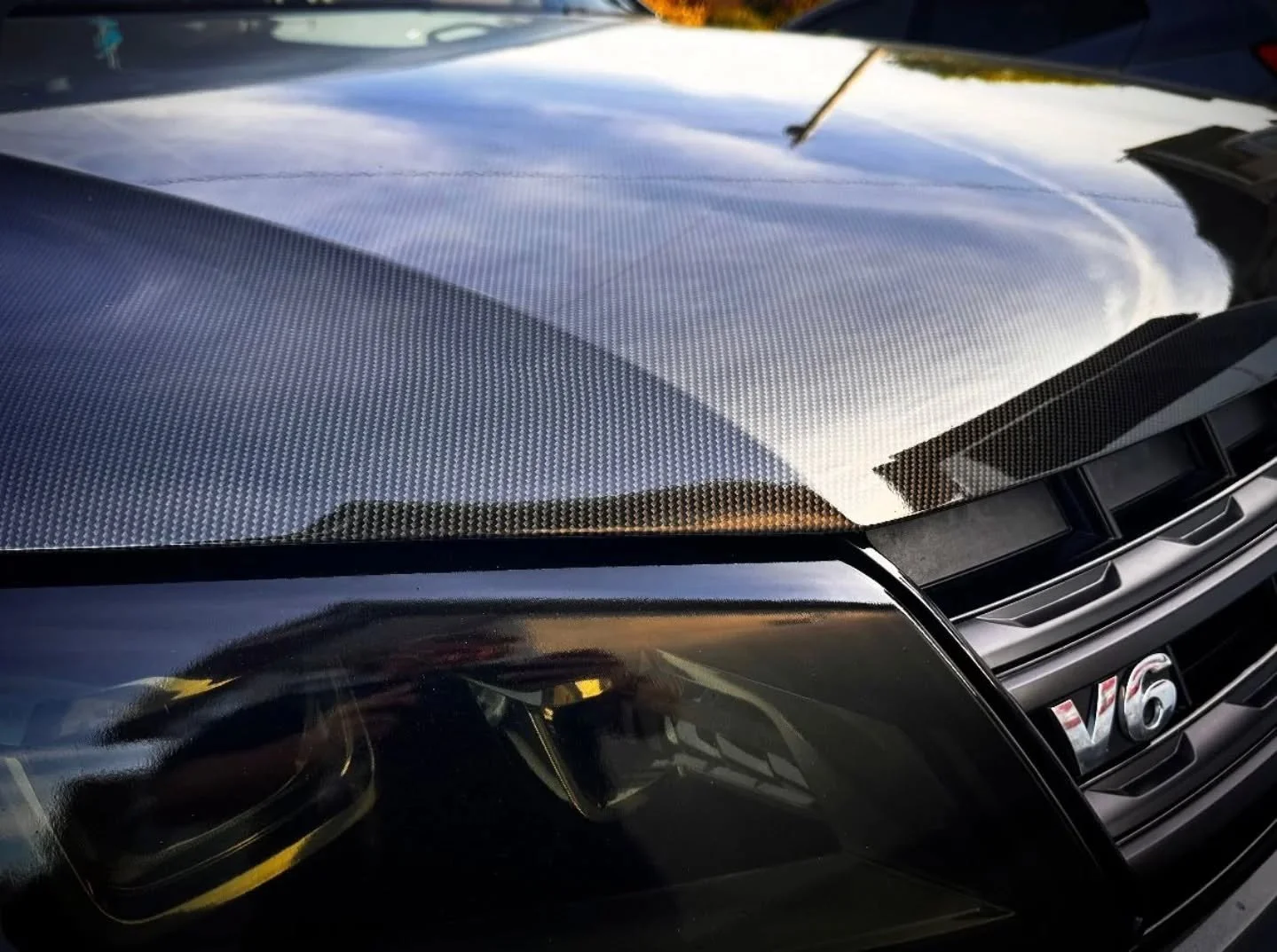 It's all in the details. 

This VW Amarok came in for a subtle but effective upgrade. 

The bonnet was wrapped in Teck Wrap Ceramic Carbon vinyl, the grille &amp; light surrounds were de-chromed and a lux-light tint applied to the front &amp; rear he