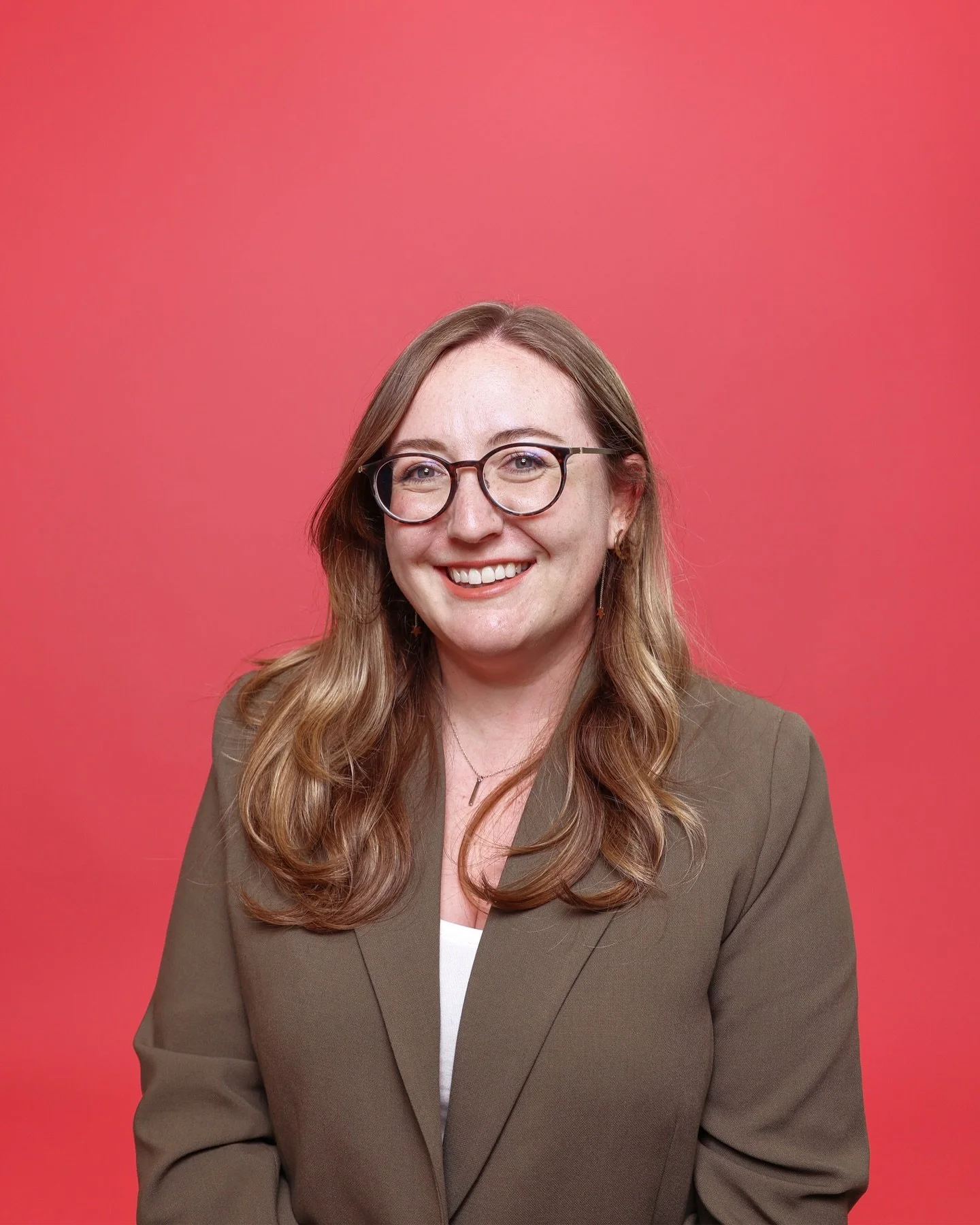 Hellllloooo new headshots! With new photos comes the opportunity to reintroduce ourselves! 😊

Meet Shelley Dunville, lead website designer. Shelley loves guiding our clients through the website design process while ensuring they are involved every s