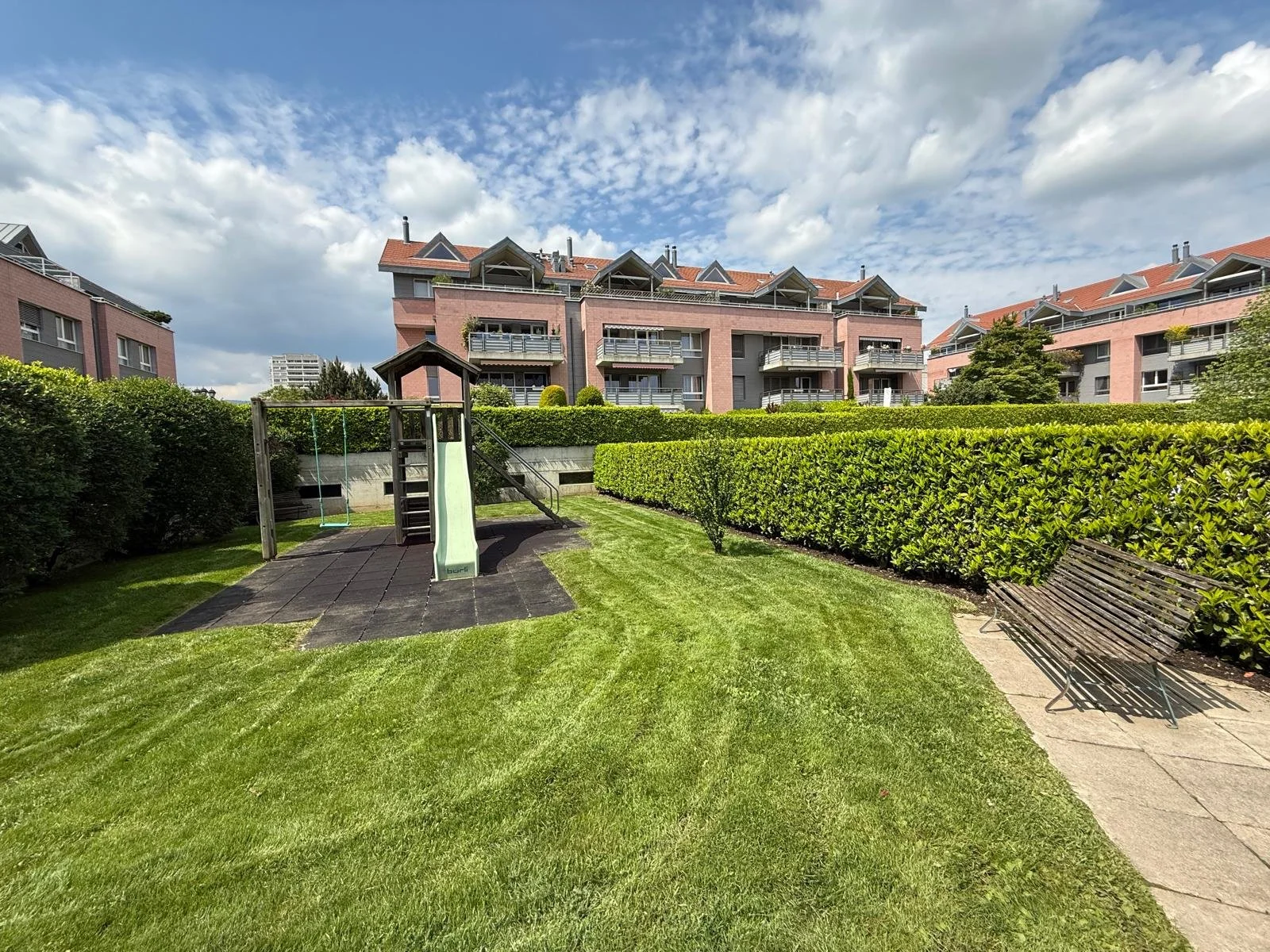 Gland (VD) Attique-Duplex de 5.5 pièces - VENDU