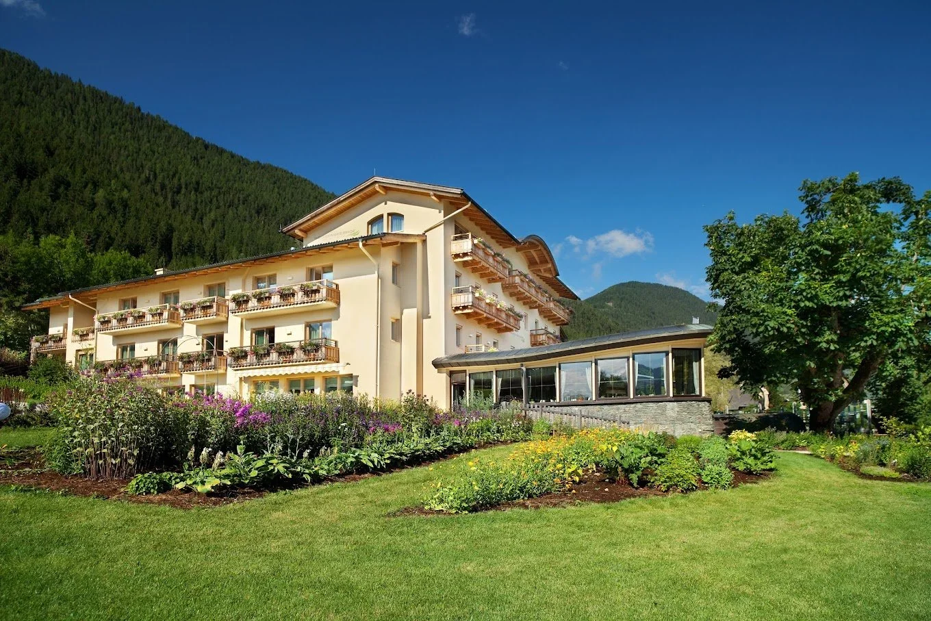 Hotel_aussen+SOMMER.jpg.webp
