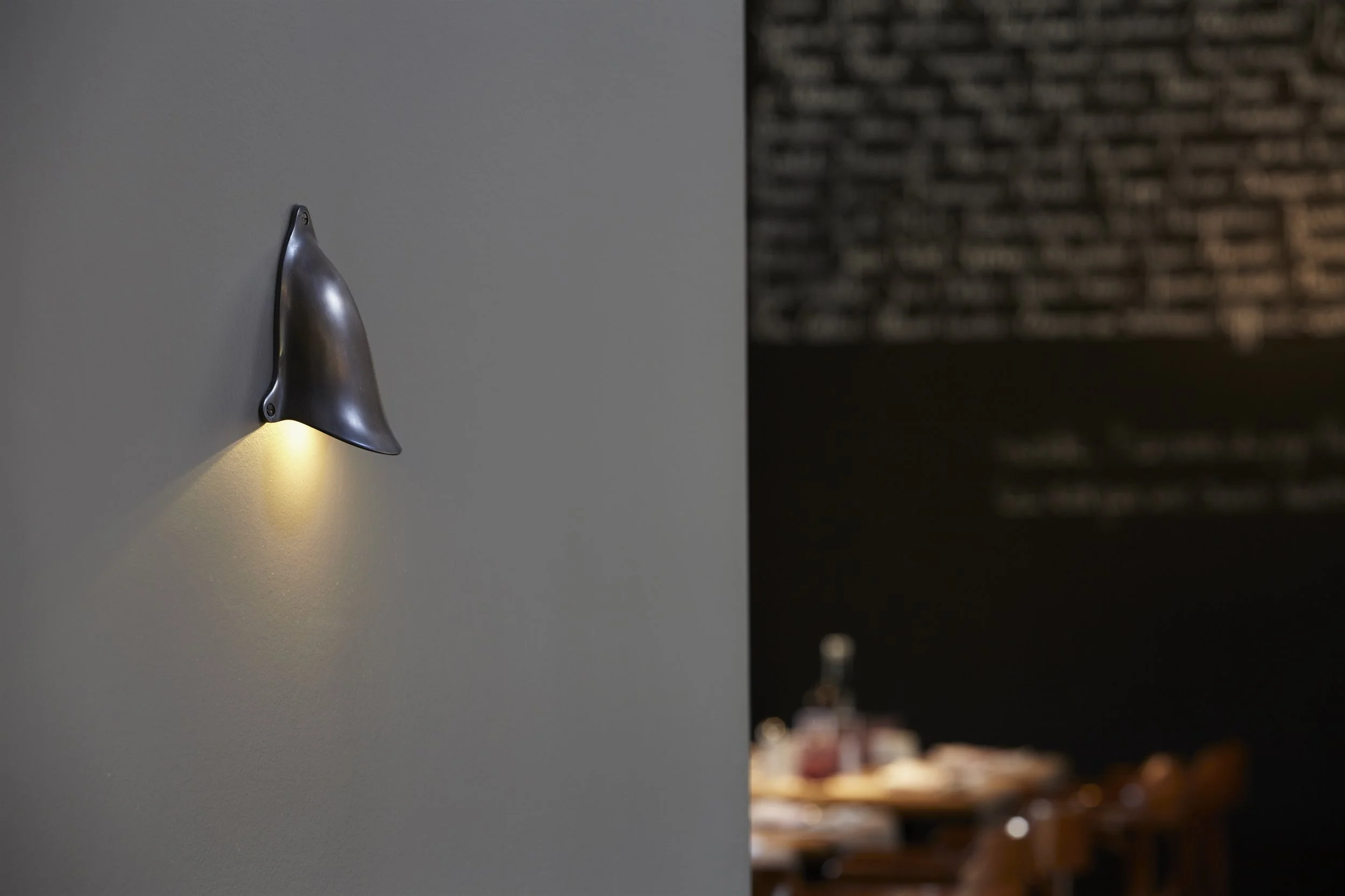 Shell Light Dark Bronze - Roosenberg 2.jpg