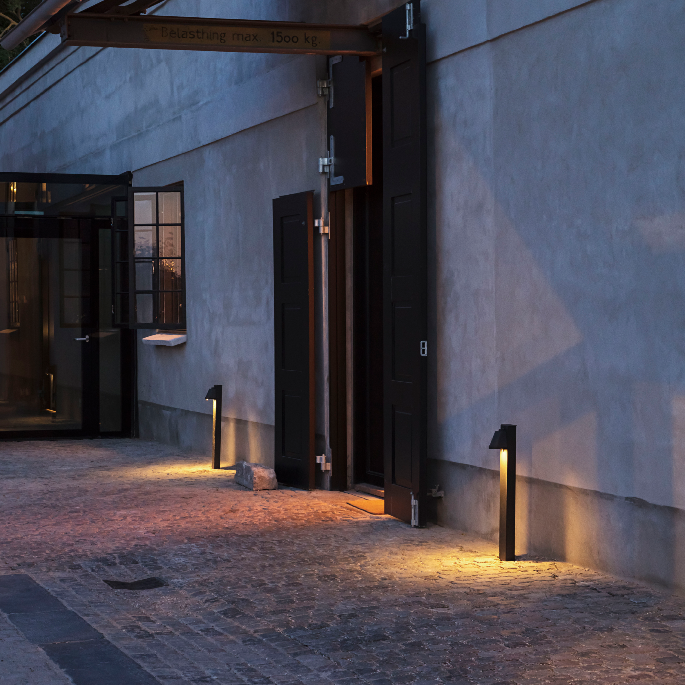 Noma Wilford Dark Bronze Tekna Outdoor Lighting x.png