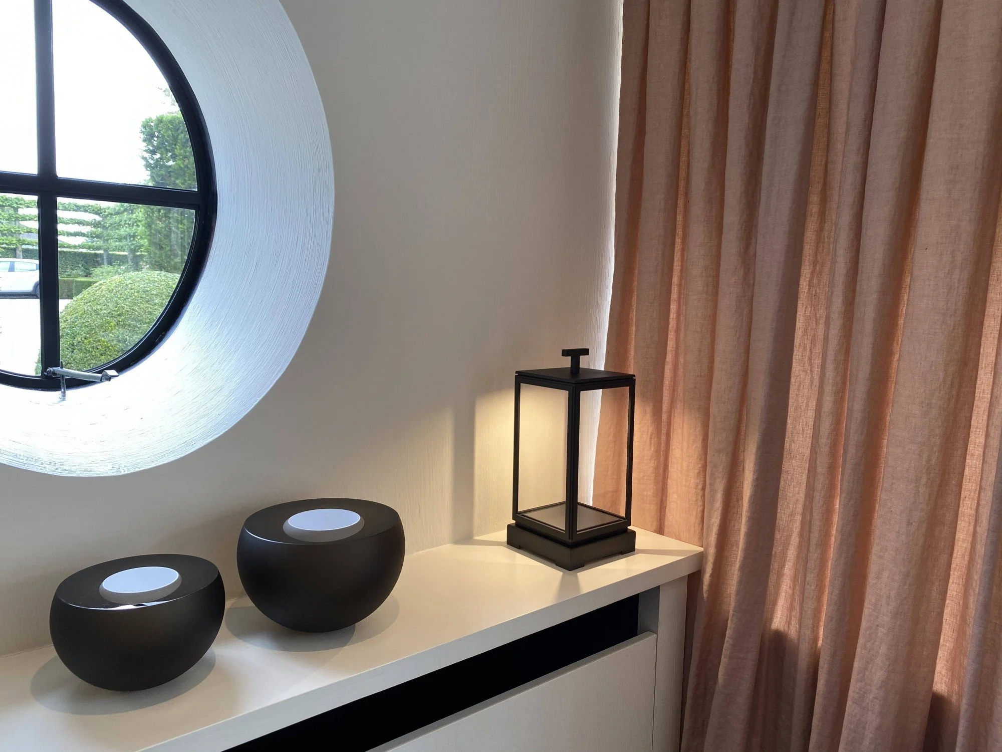 Minor T Lacquered Dark Bronze Arton 2.jpg