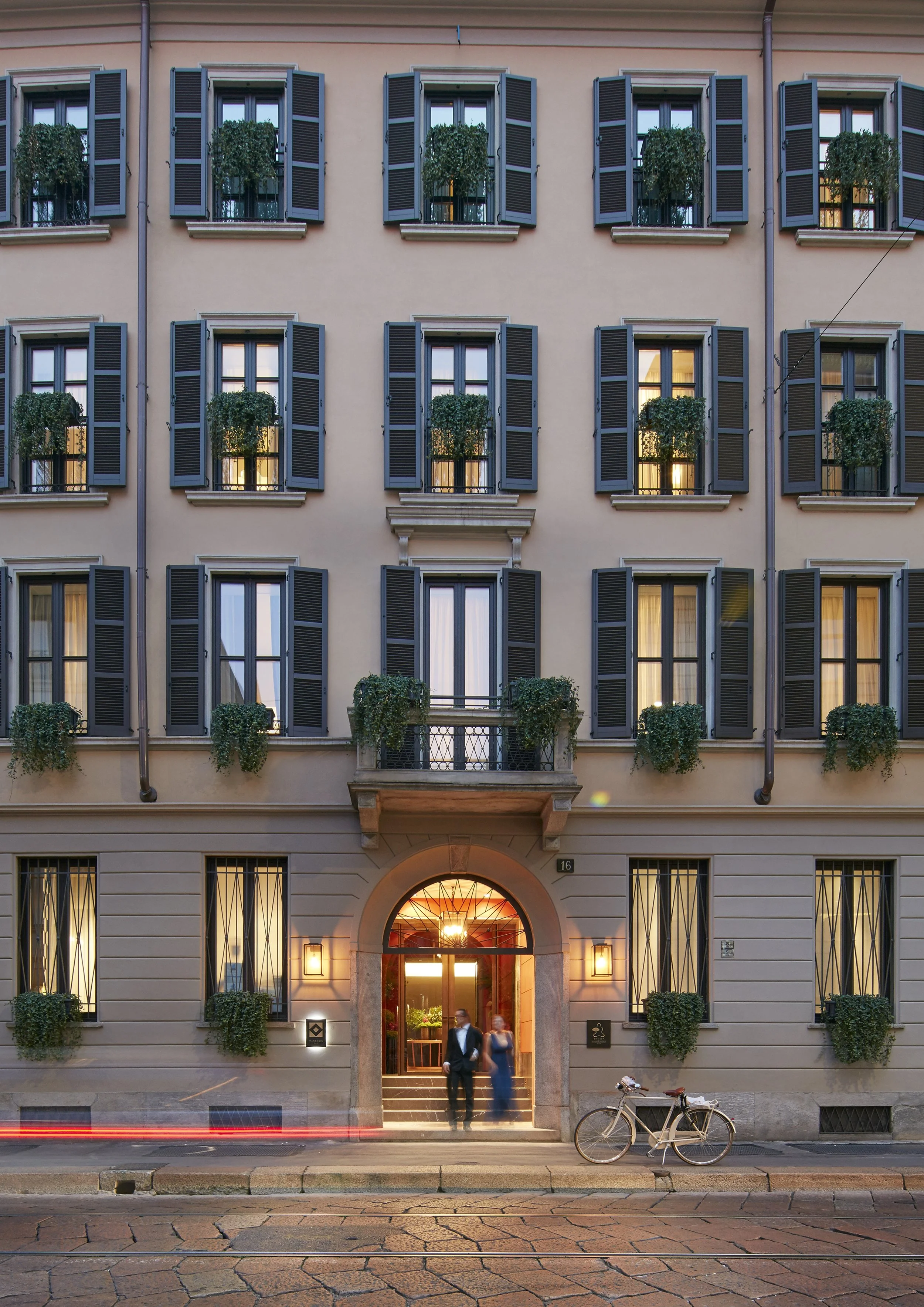 Ilford Wall MOMLN MO BAR ENTRANCE 04 (1).jpg