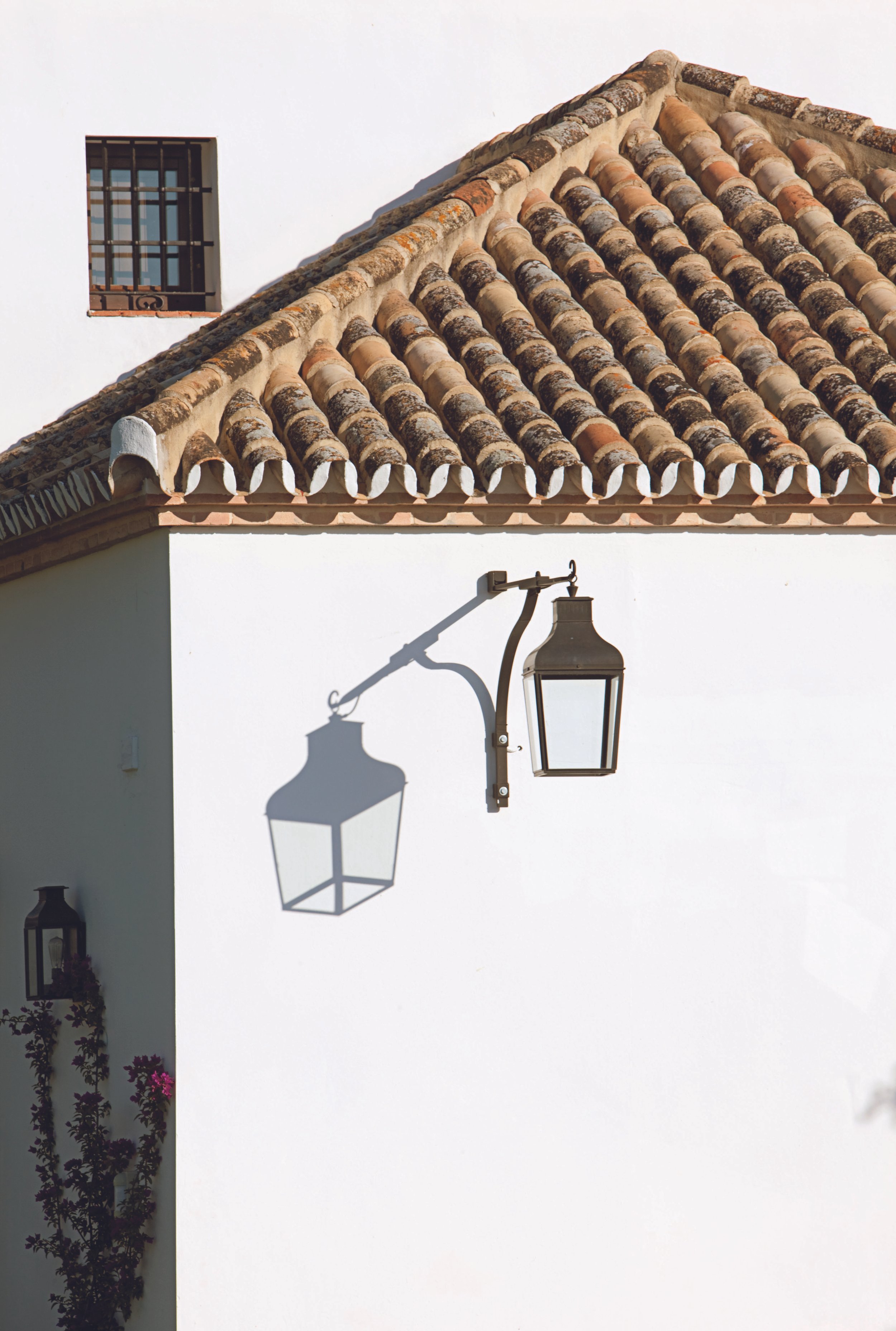 Montrose Wall Large LED in situ.jpg