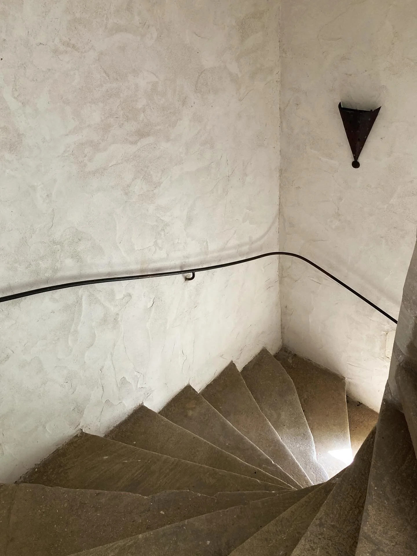 The stone staircase from the 15th century #chateaudechavigny