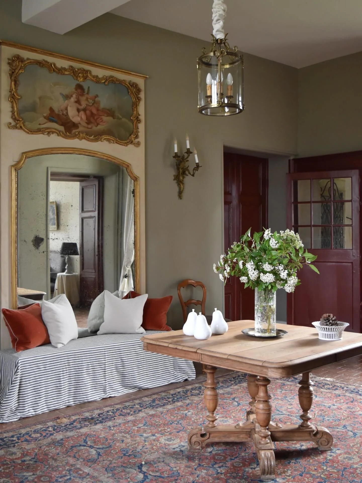 Around the entrance hall #chateaudechavigny