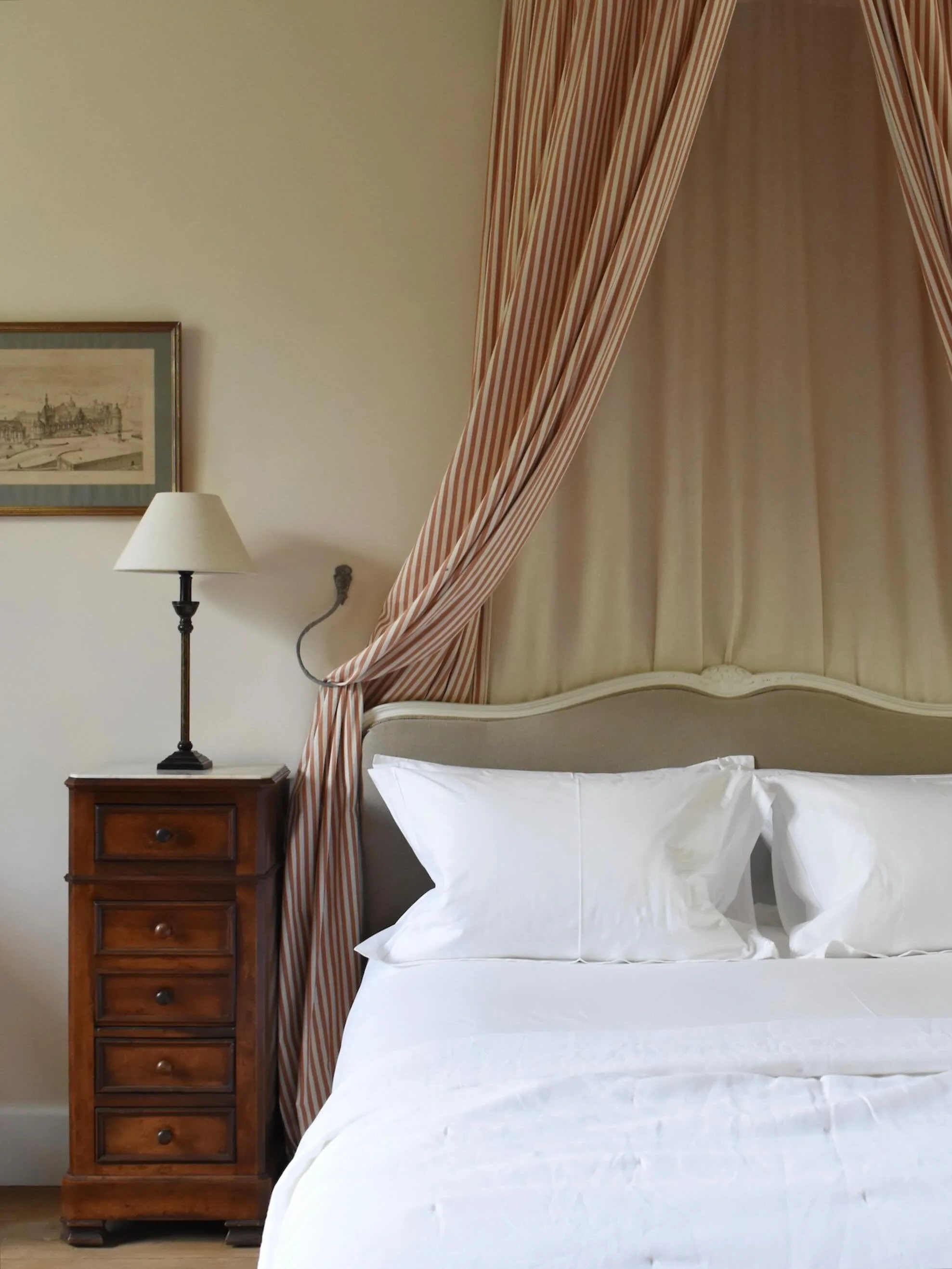 Chambre Tilleul - This first floor room has a particularly calming feel, the soft cream walls and old wood floors provide a backdrop to deep green accents and a kingsize bed with striped canopy. Original windows look out over the park, and in springt