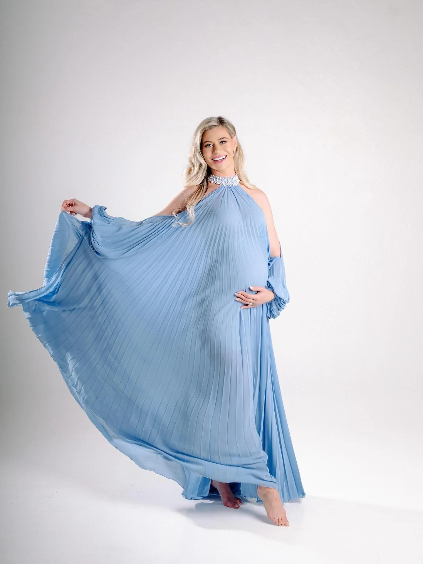 I L Z E 

Beautiful, soft and Glowing! @ilzesaunders , looking radiant in an @anelbothac Maternity Dress! 

We can&rsquo;t wait to meet your little Boy 😍 Daddy @rohanneethling , must be ecstatic!!! 

📸: @onefinebrand @luclindeque @onefineday.co.za 