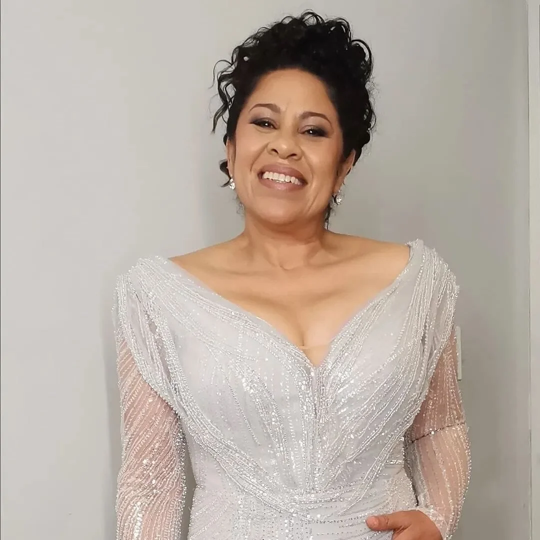 S I L V E R S K E R M F E E S 

En vir ons Mooiste @ms_ilseklink , n Sprankelende Silver Rok! 

For YEARS, her familiar Face has graced screens and Stages, and We were very excited to grab the opportunity to Dress this Graceful Star! 

Thank you for 