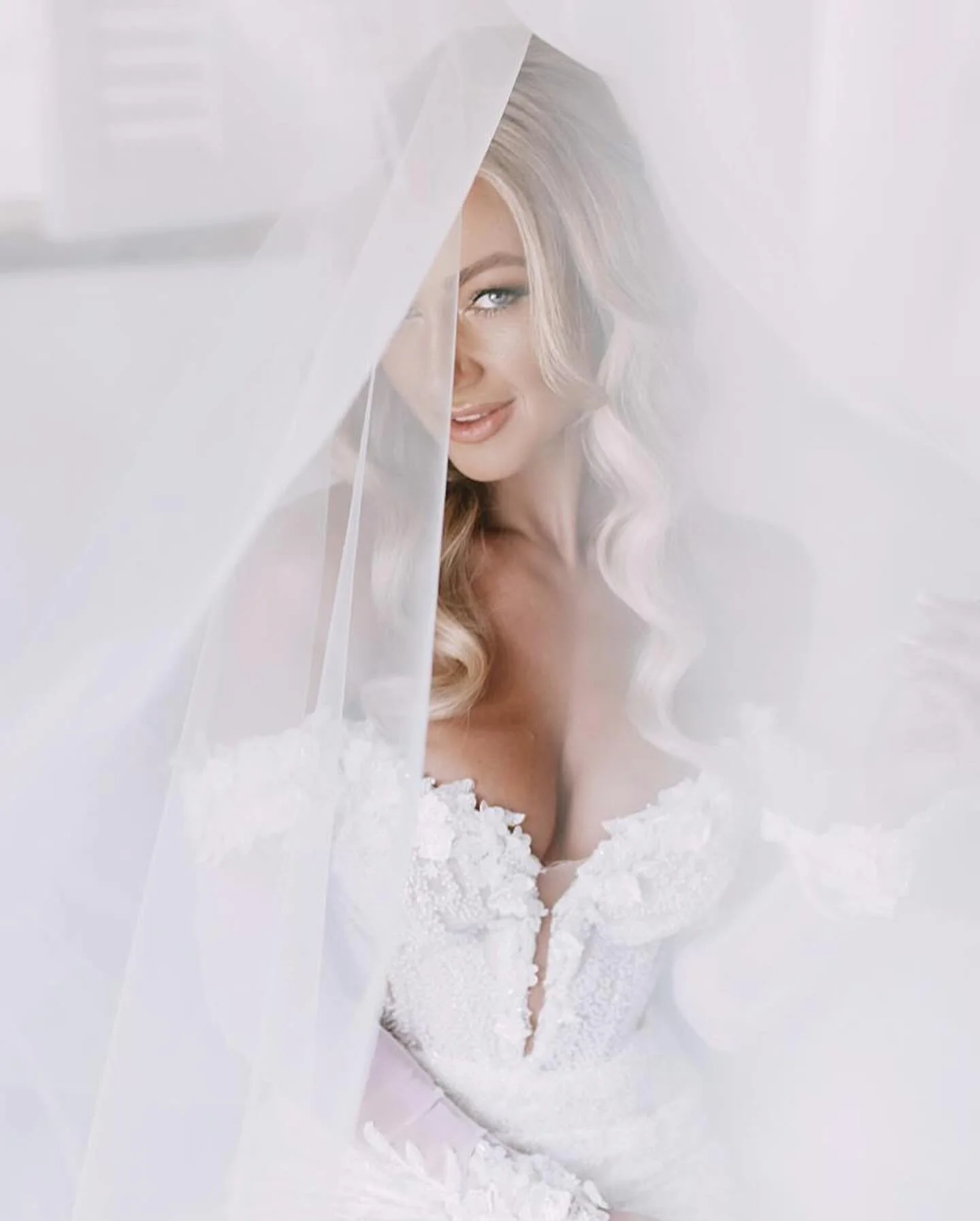 ANLIA &amp; EBEN

Happy Anniversary @ebenetzebeth4 and @anliaetzebeth 

4 February 🤍

Julle is vir my SOOO Mooi saam 🤍🤍🤍

MU: @alicia.buckle 
Hair: 
📷: @hanrihumanweddings