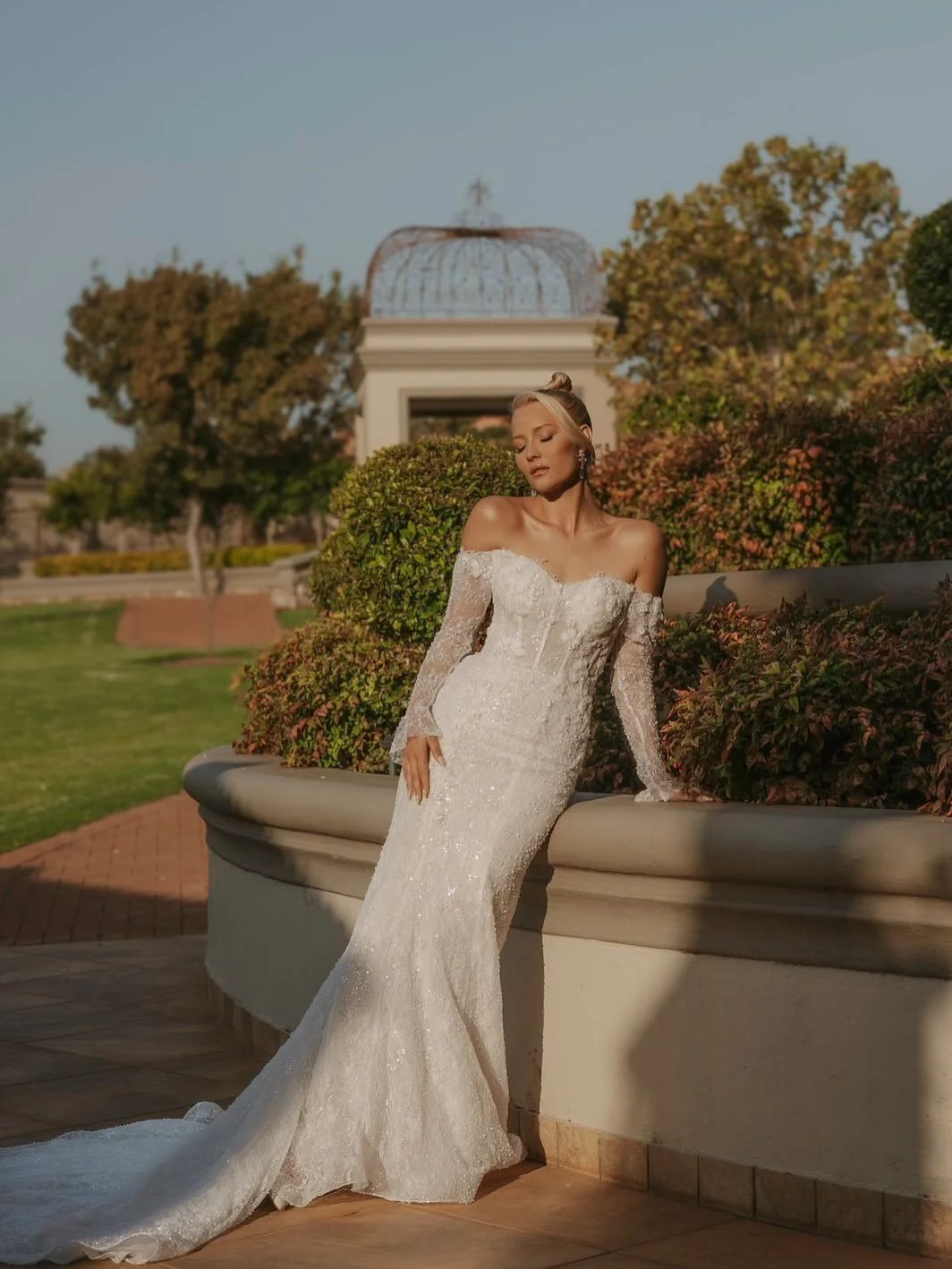 C A L V E R S 

Which one of Our Beautiful @calversbridal Wedding Gowns is your Favorite? 

@juliet_smxll Jy&rsquo;s Beautiful! 🤩

MU: @byrachelannretief 
HAIR: @duchess_of_mane 
GOWNS: @calversbridal 

Branches in Klerksdorp and Bloemfontein 

#wed