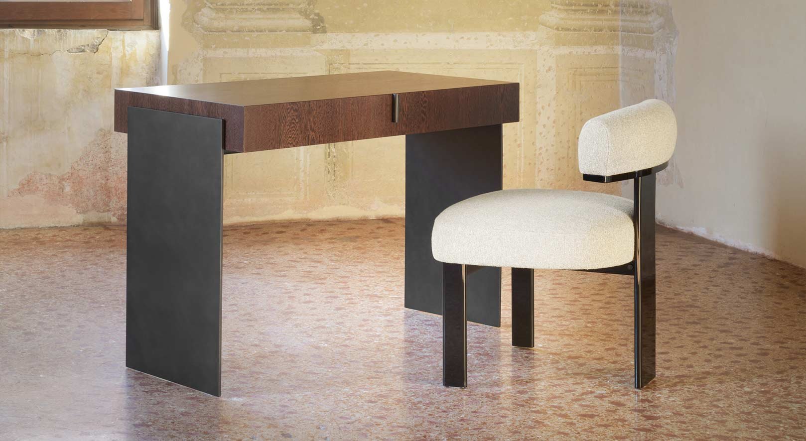 gala desk 3.jpg