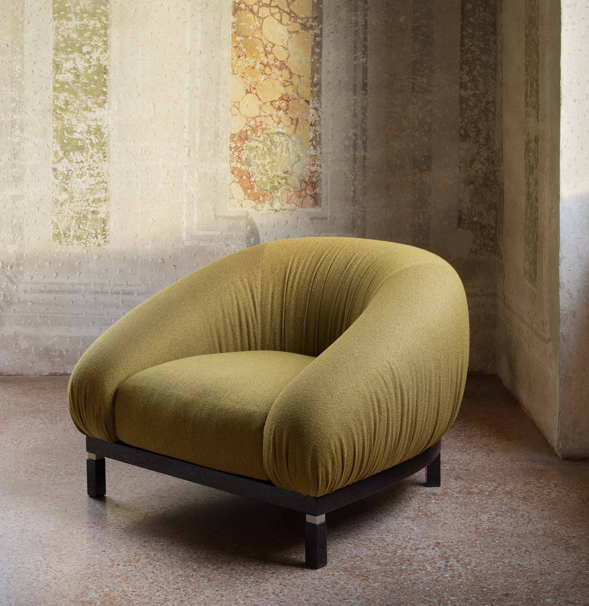 VAGUE-ARMCHAIR-monography-hero-image-1.jpg