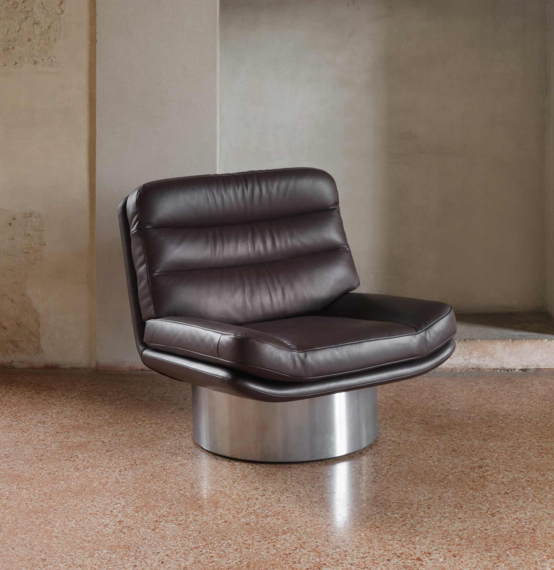 ARAMIS_armchair-monography-hero-image-1-1.jpg