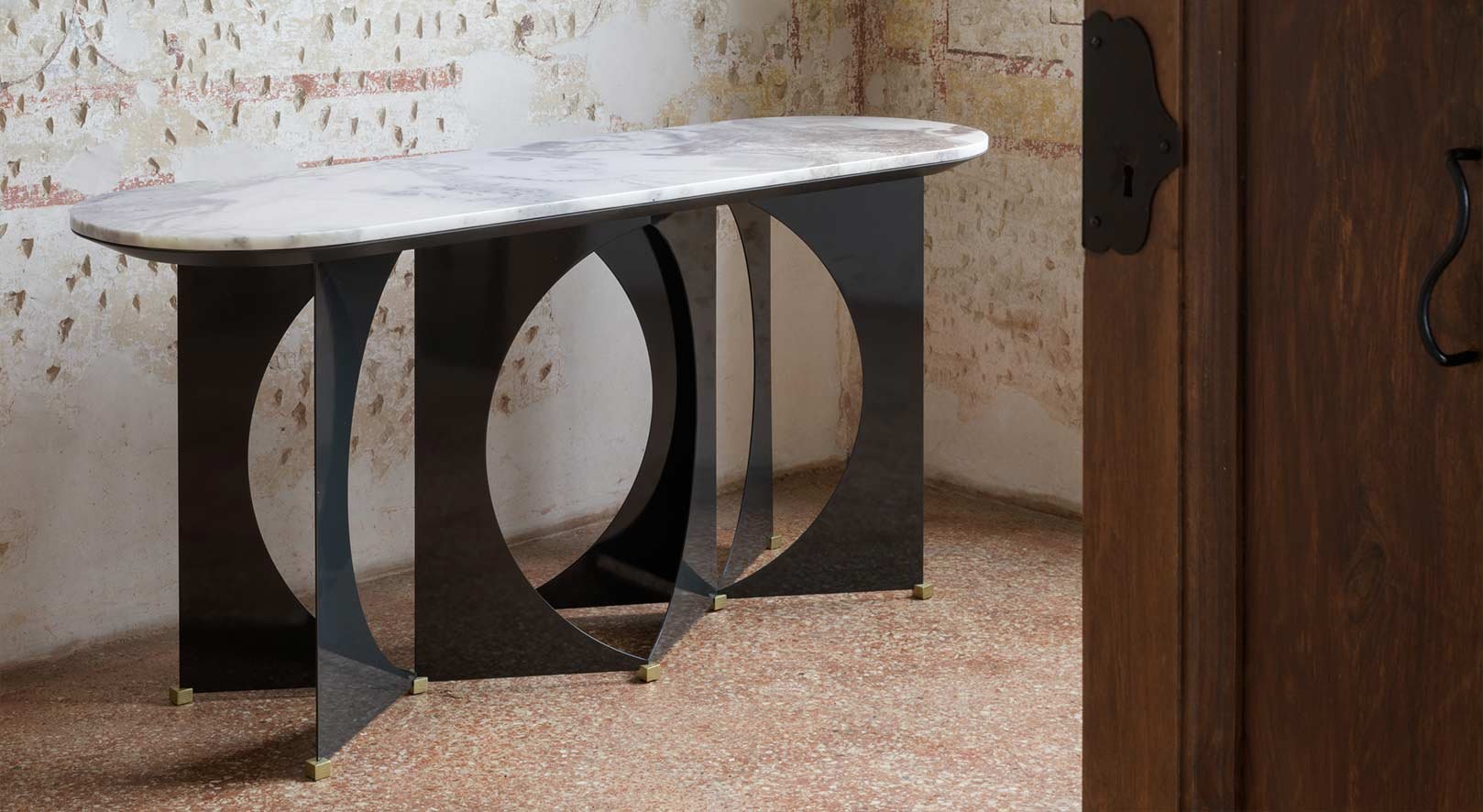 Mezzaluna Console 3.jpg