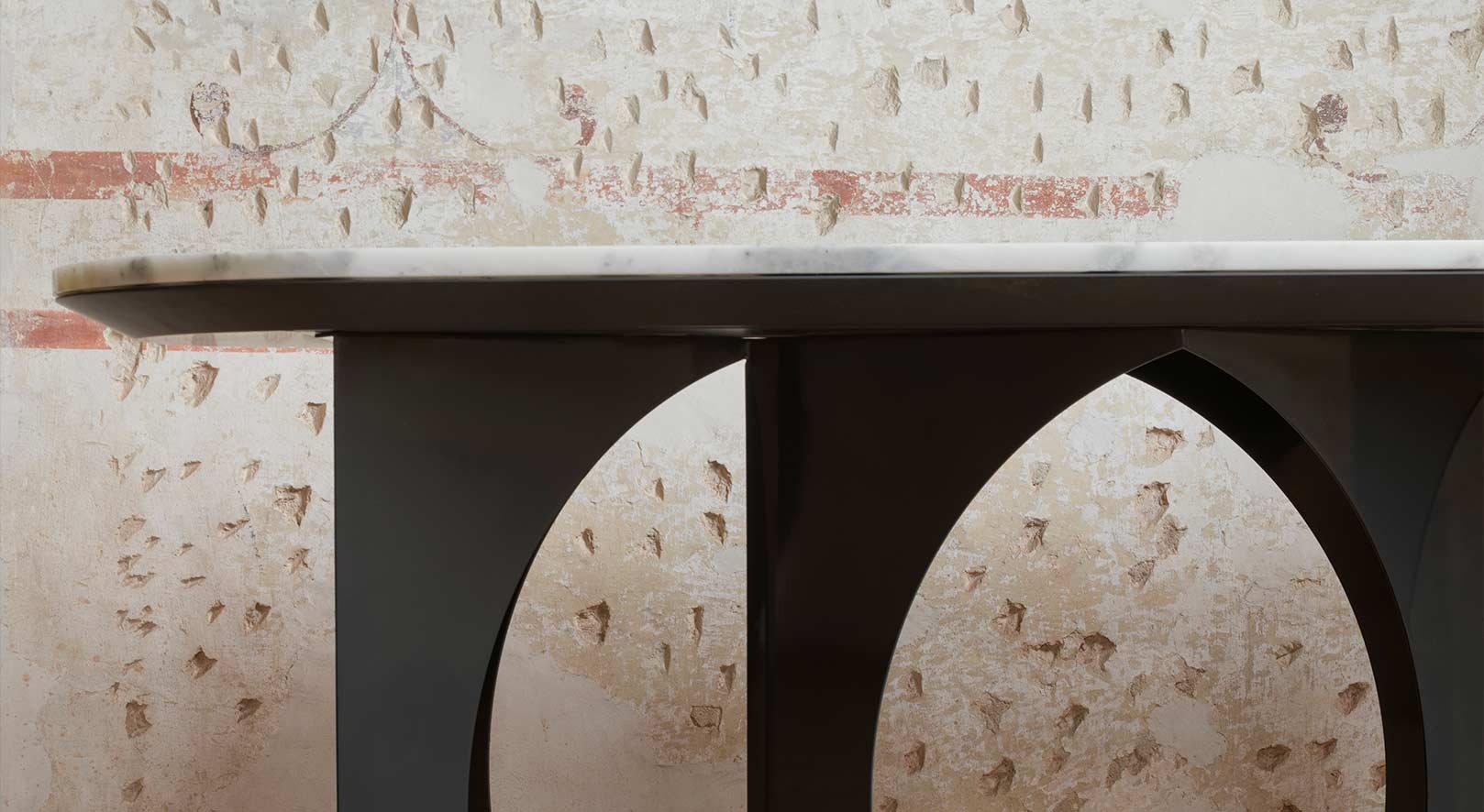 Mezzaluna Console 2.jpg