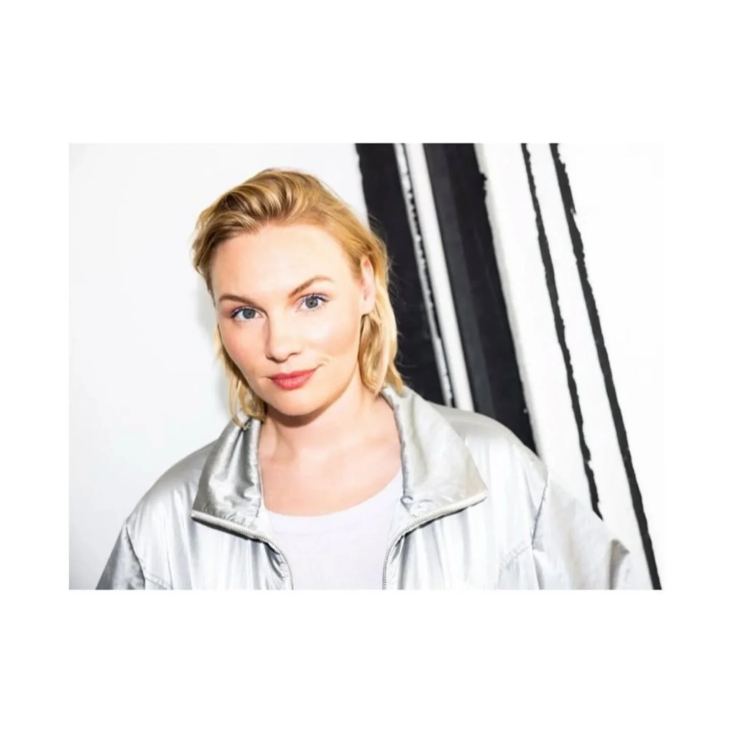 Rosalie Thomass fotografiert von @clemensporikys @birnbaumberlin.pr 
Hair &amp; Make-up: @valentinaschwez.makeuphair

Copyright: 📸 @clemensporikys 

#birnbaumberlinpr #rosaliethomass #actress