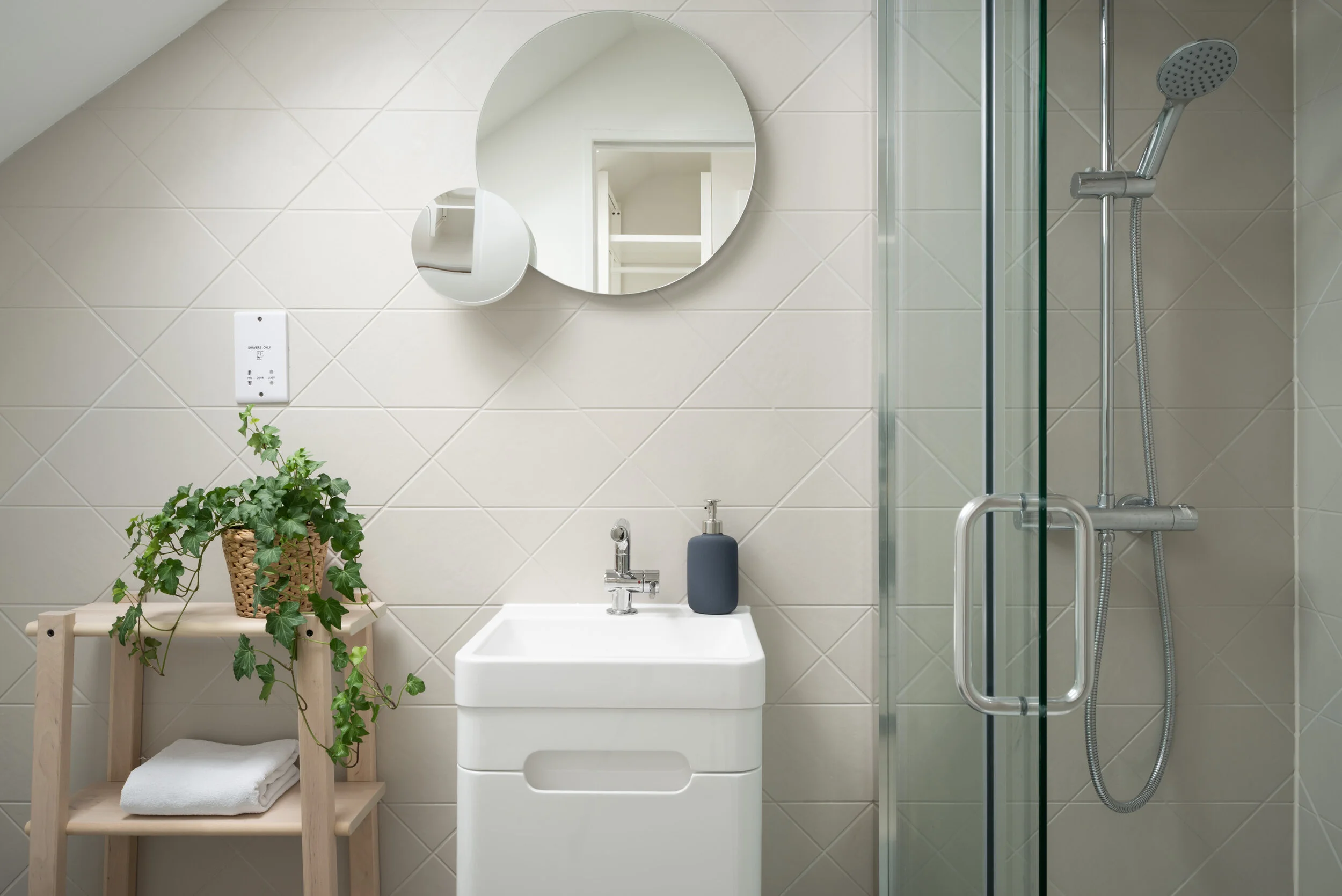 Web _ShuwenWang_Wapping_MB Ensuite Landscape.jpg