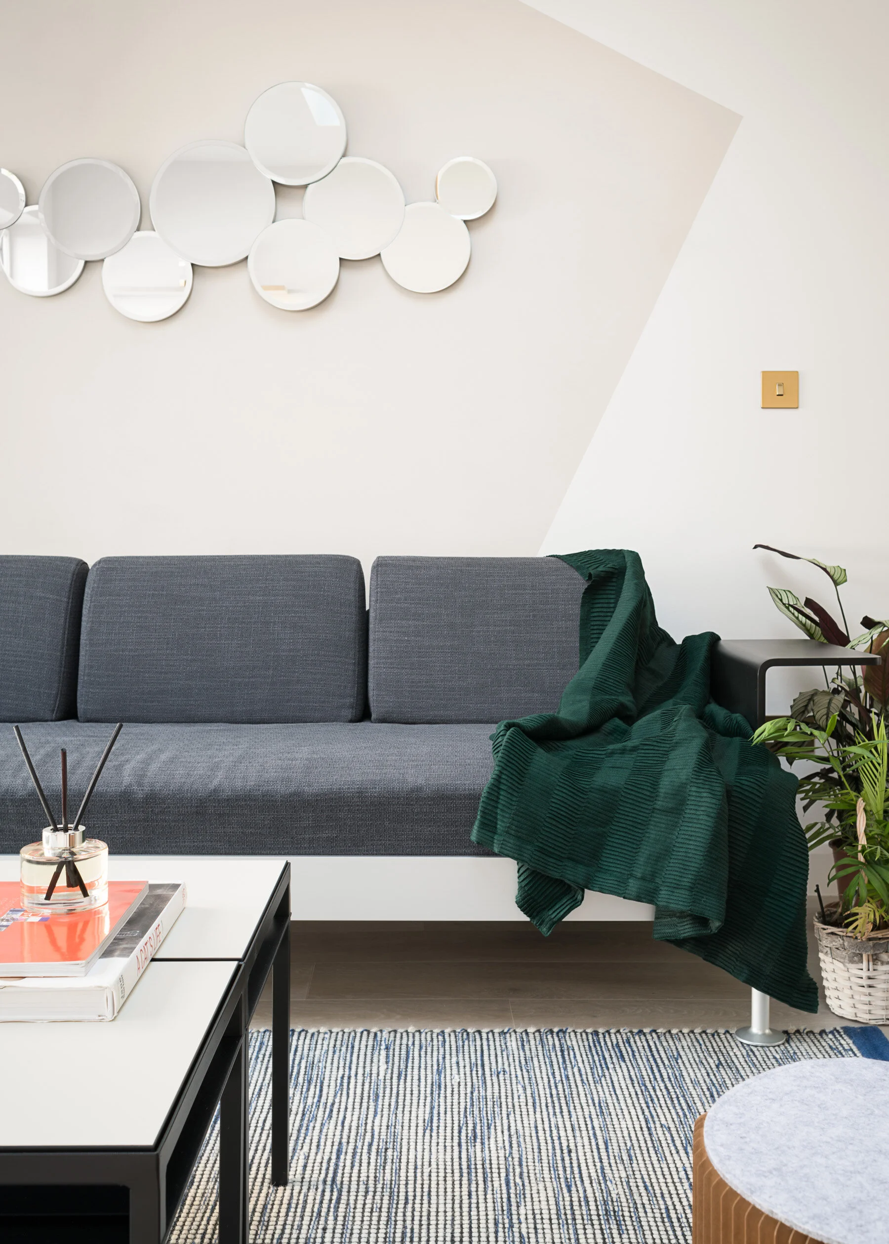 Web _ShuwenWang_Wapping_Livingroom Sofa Portrait Onepoint.jpg