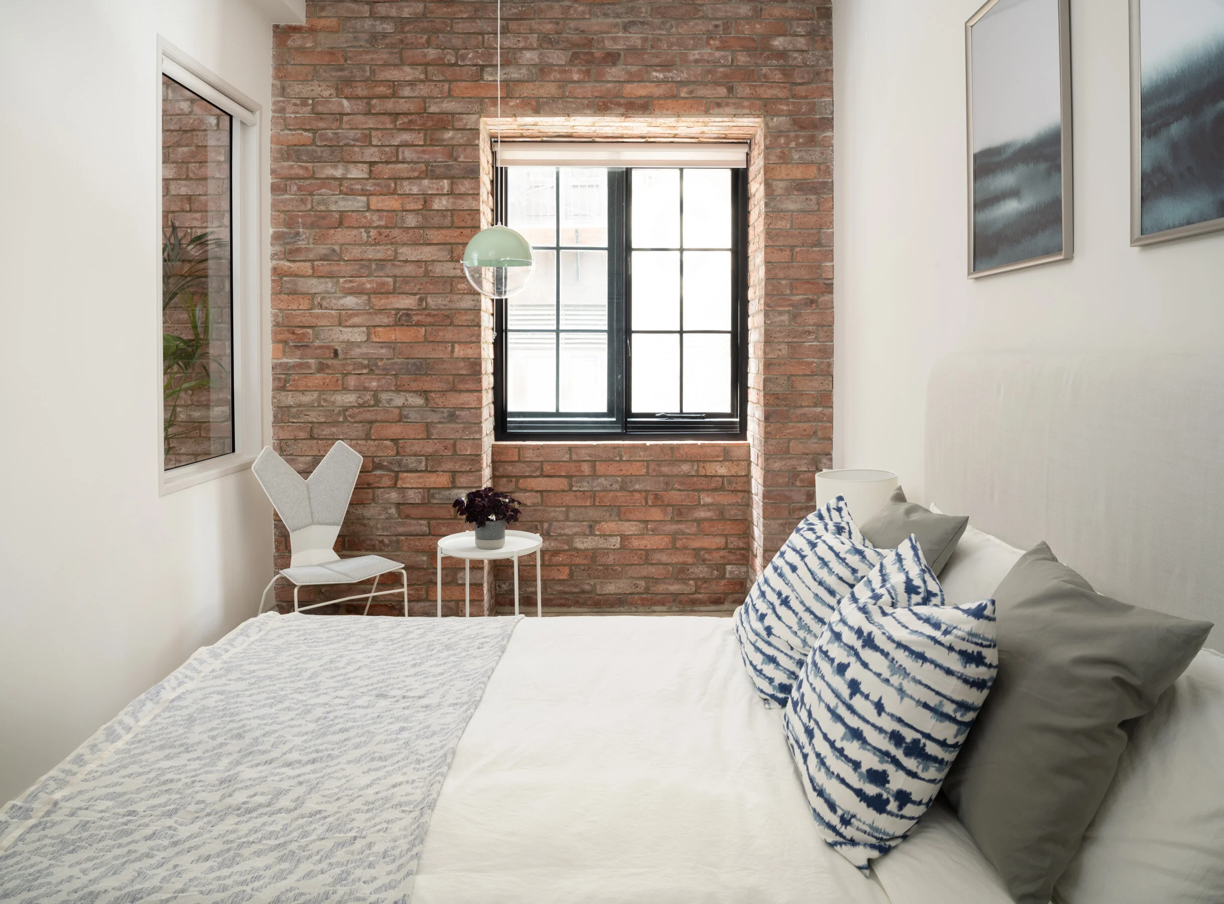 Web - SWD - Breezers Court Bedroom Onepoint to window.jpg