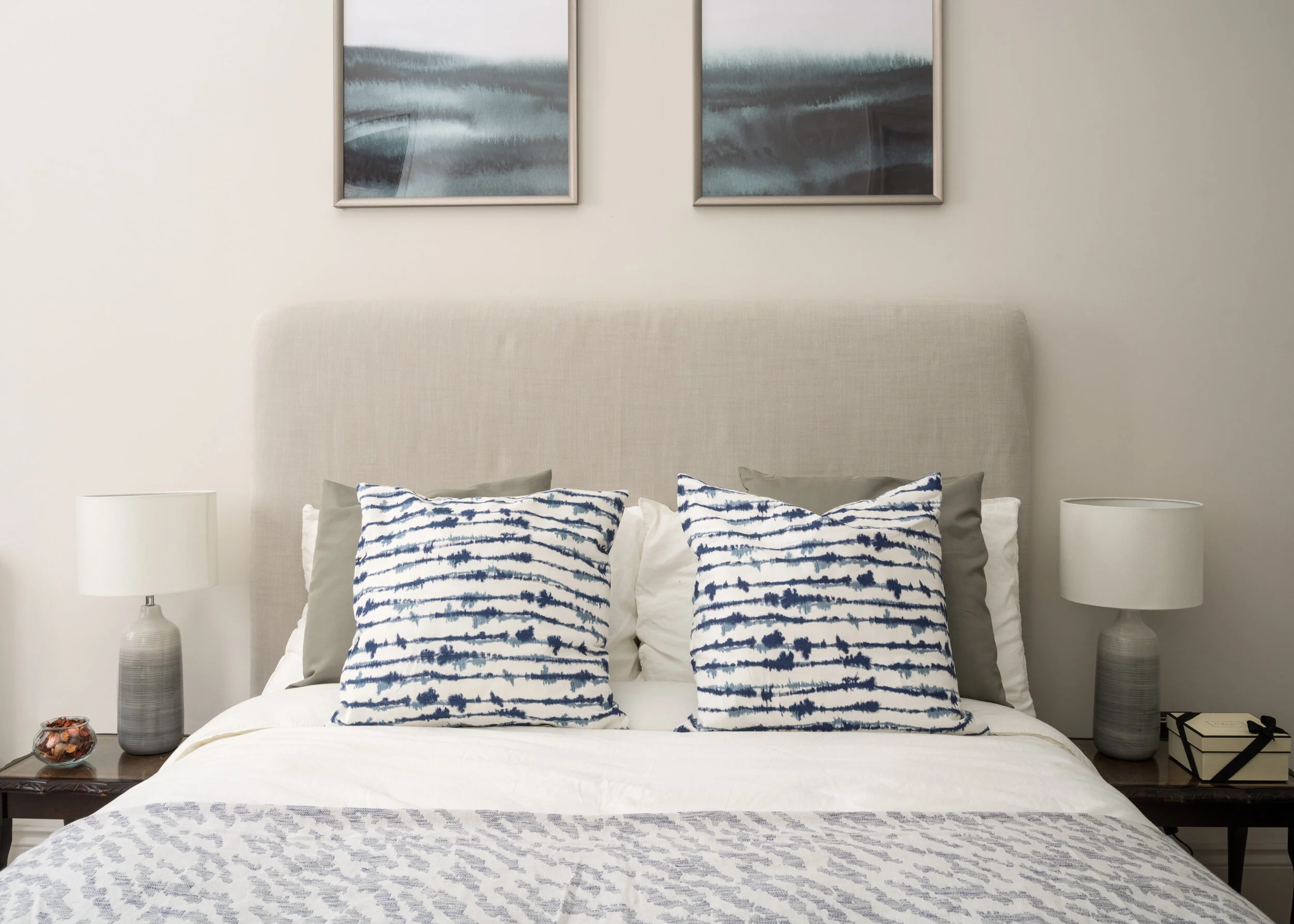 Web - SWD - Breezers Court Bedroom onepoint to bed.jpg