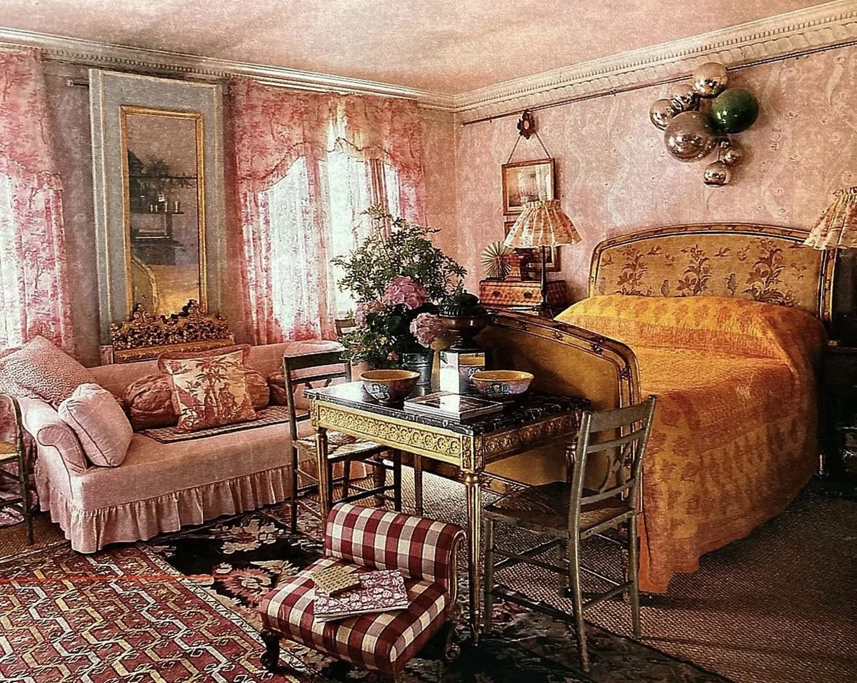 bespoke hand painted pink rose wallpaper for min hogg bedroom