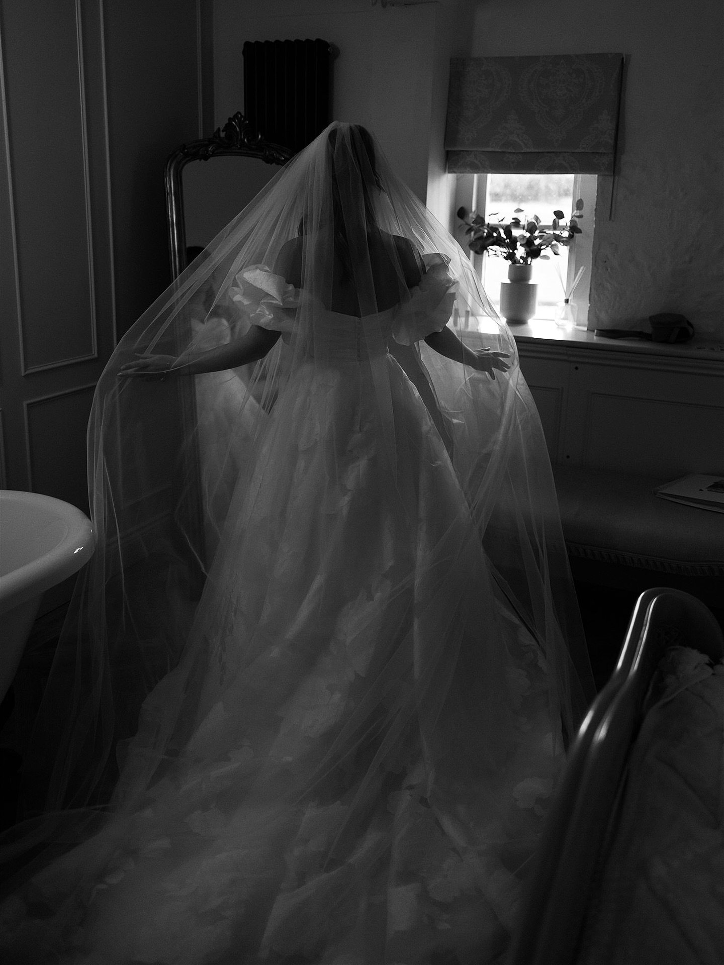 That last mirror check before walking down the aisle 🪞 @pentneyabbeyweddings