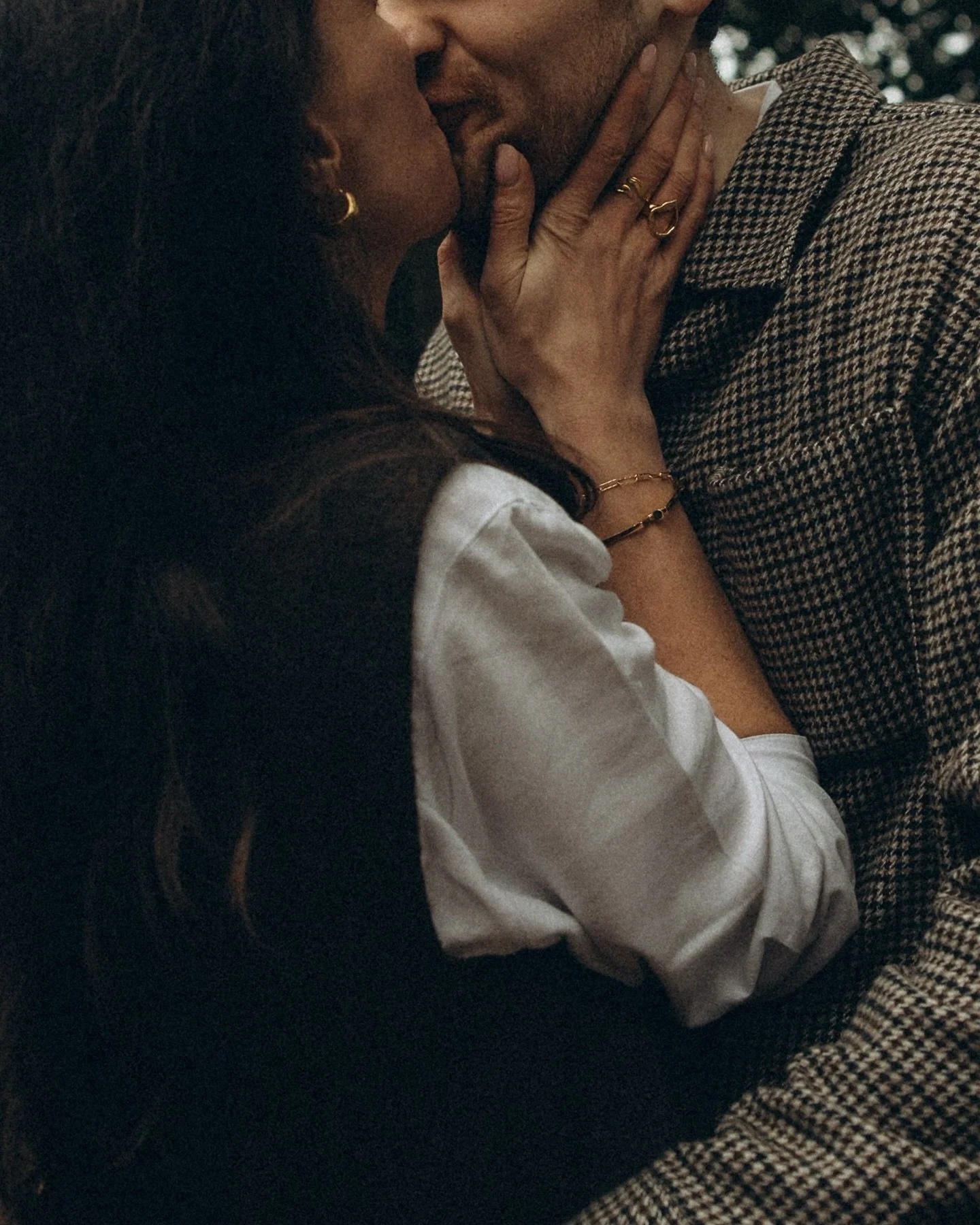 most wholesome and beautiful time with A + R last weekend 🌱 loved watching these two be silly, roll in daffodils and laugh together 🤍