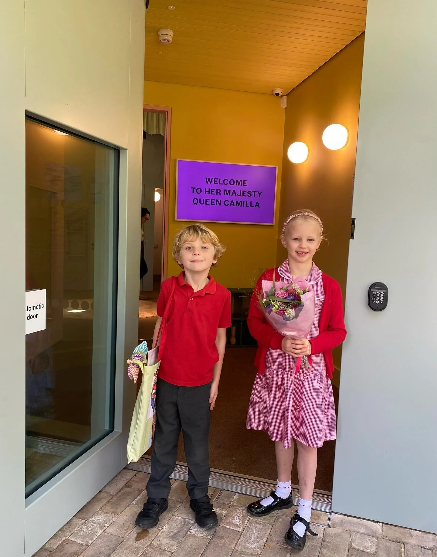 An amazing morning @dulwichgallery for the opening of their ArtPlay Pavilion! HRH Queen Camilla opened the beautiful play space and @dulwich_village_infants got to join in as well! 7 children and The Queen in a telephone box was a highlight!